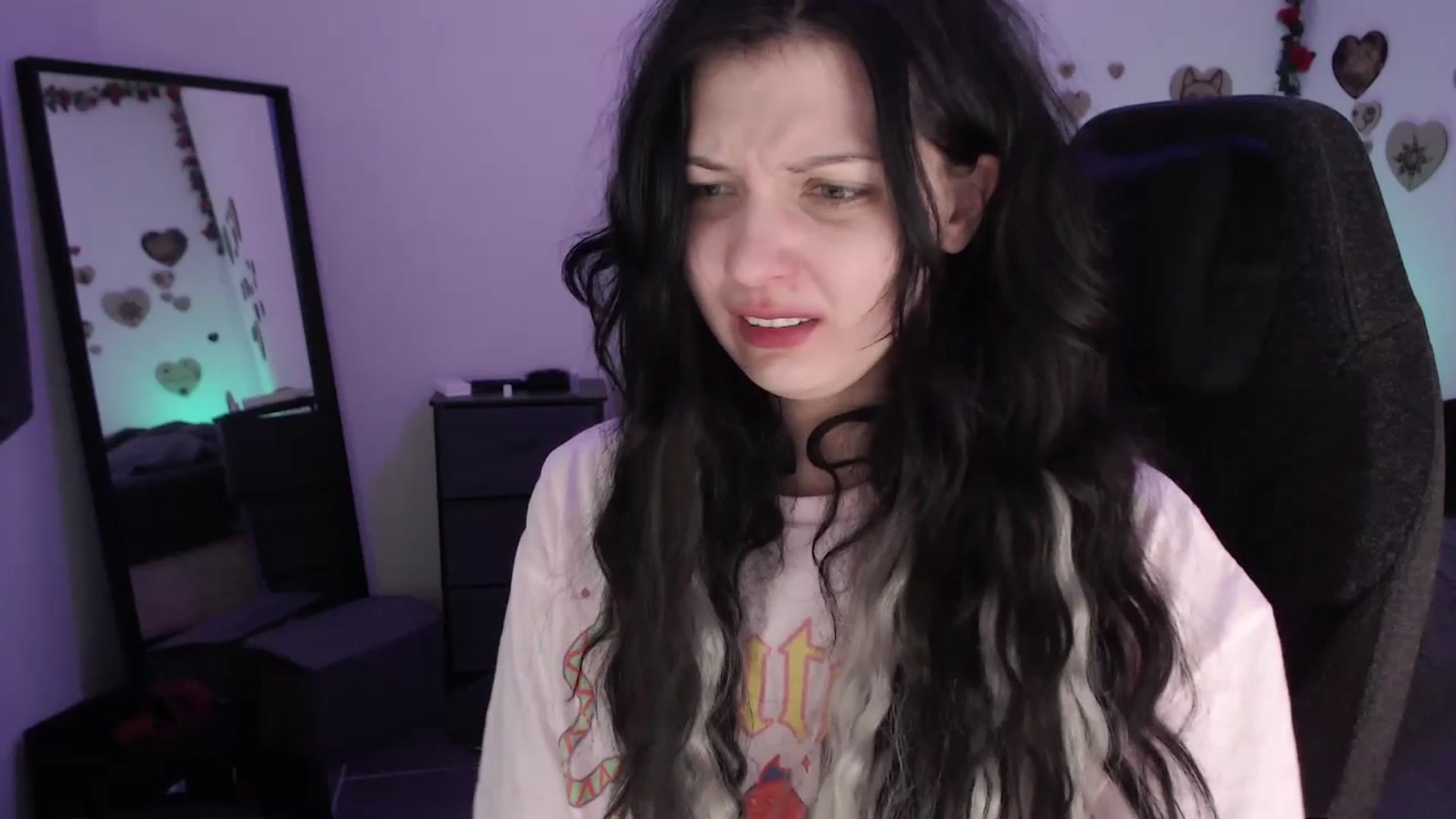 Gallery image thumbnail from RoomToAvoid's myfreecams stream on, 07/14/2023, 08:07 image 14 of 20