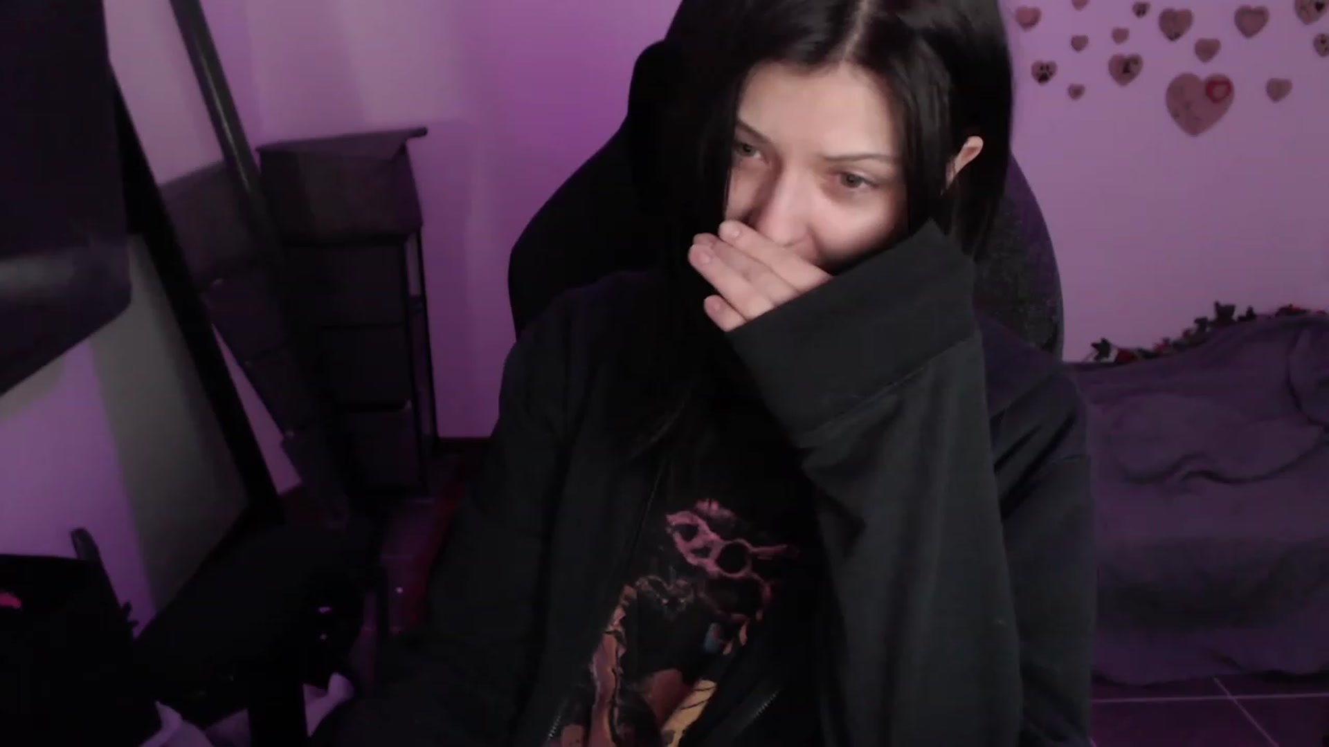 Gallery image thumbnail from RoomToAvoid's myfreecams stream on, 08/10/2023, 04:51 image 19 of 20