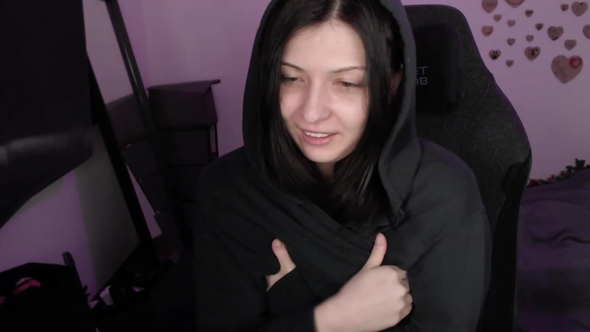Gallery image thumbnail from RoomToAvoid's myfreecams stream on, 08/10/2023, 06:02 image 3 of 20