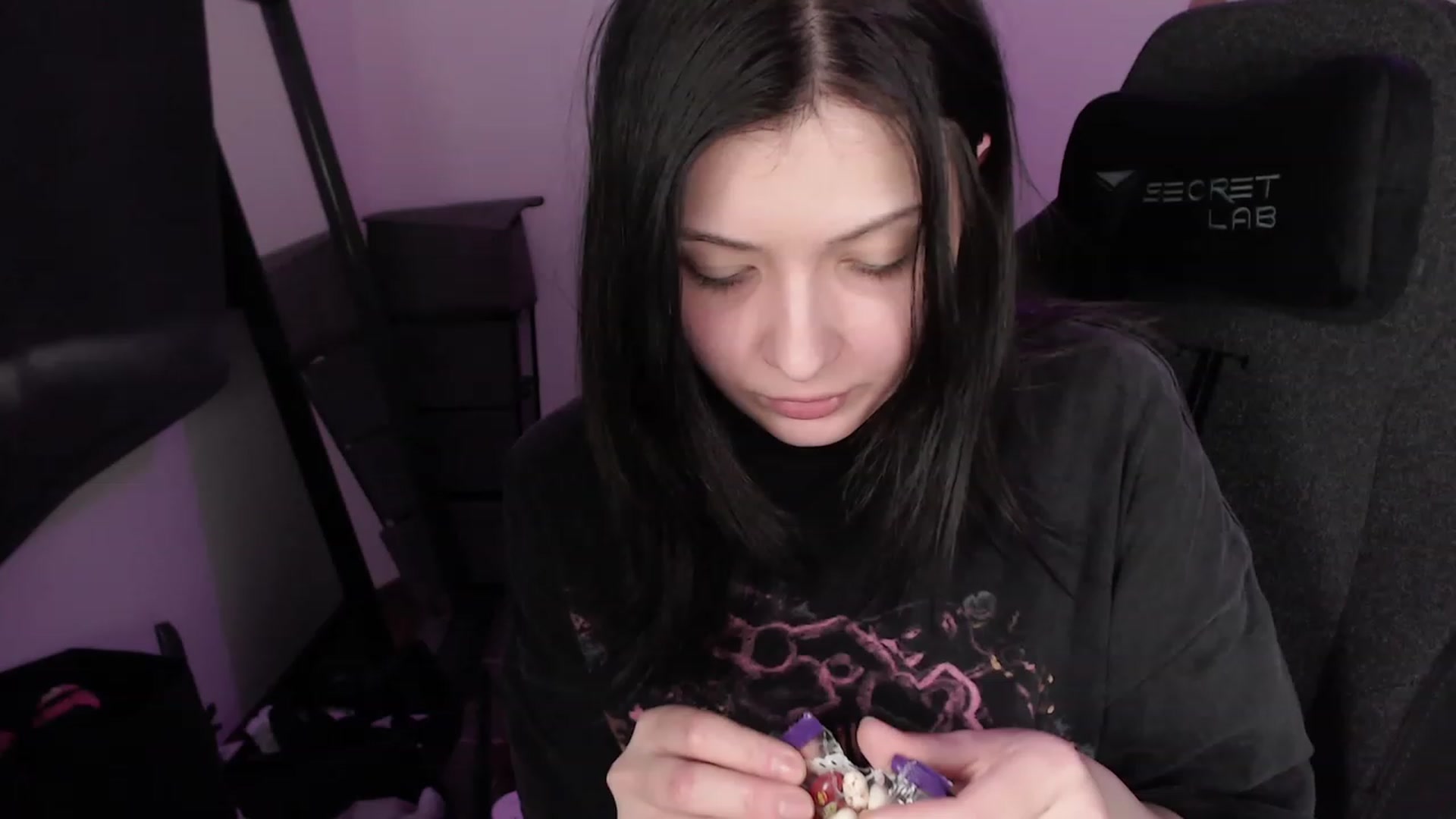 Gallery image thumbnail from RoomToAvoid's myfreecams stream on, 08/10/2023, 06:02 image 18 of 20