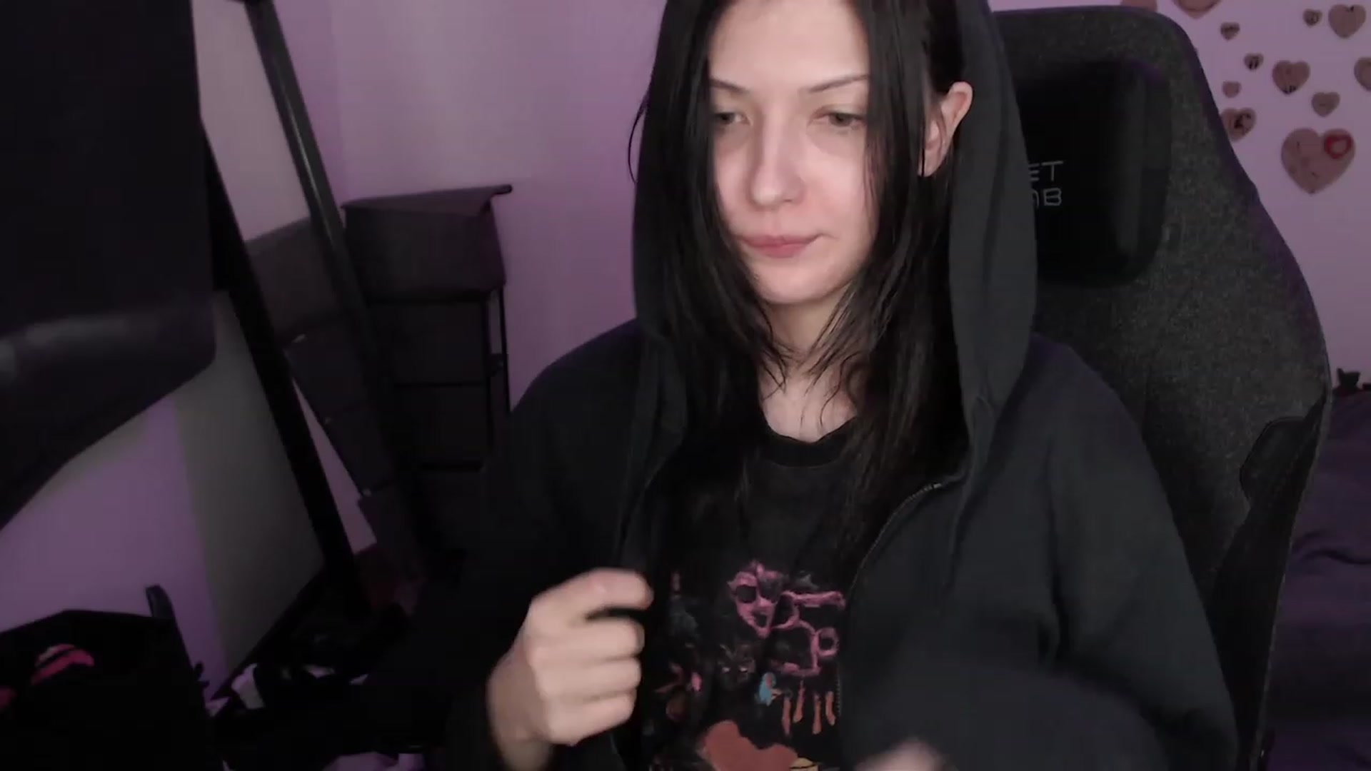 Gallery image thumbnail from RoomToAvoid's myfreecams stream on, 08/10/2023, 06:02 image 7 of 20