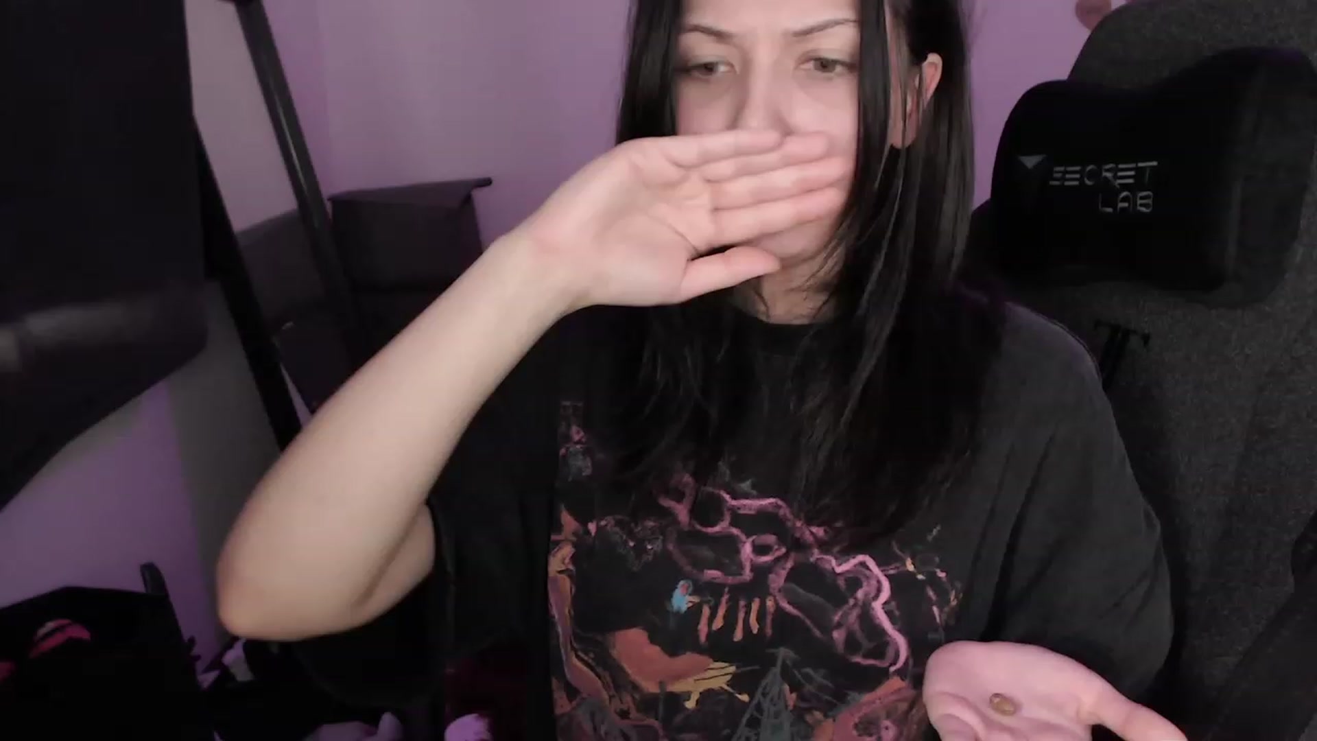 Gallery image thumbnail from RoomToAvoid's myfreecams stream on, 08/10/2023, 06:02 image 15 of 20