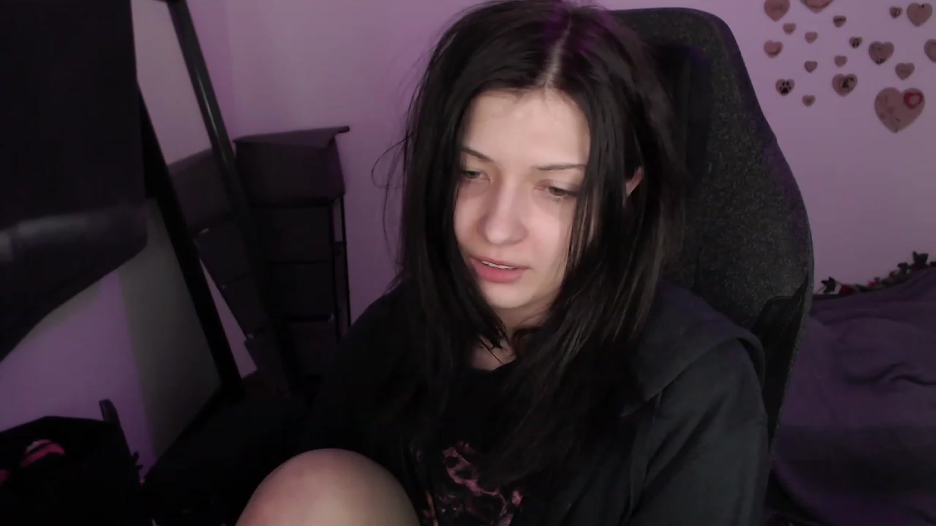 Gallery image thumbnail from RoomToAvoid's myfreecams stream on, 08/10/2023, 06:02 image 1 of 20