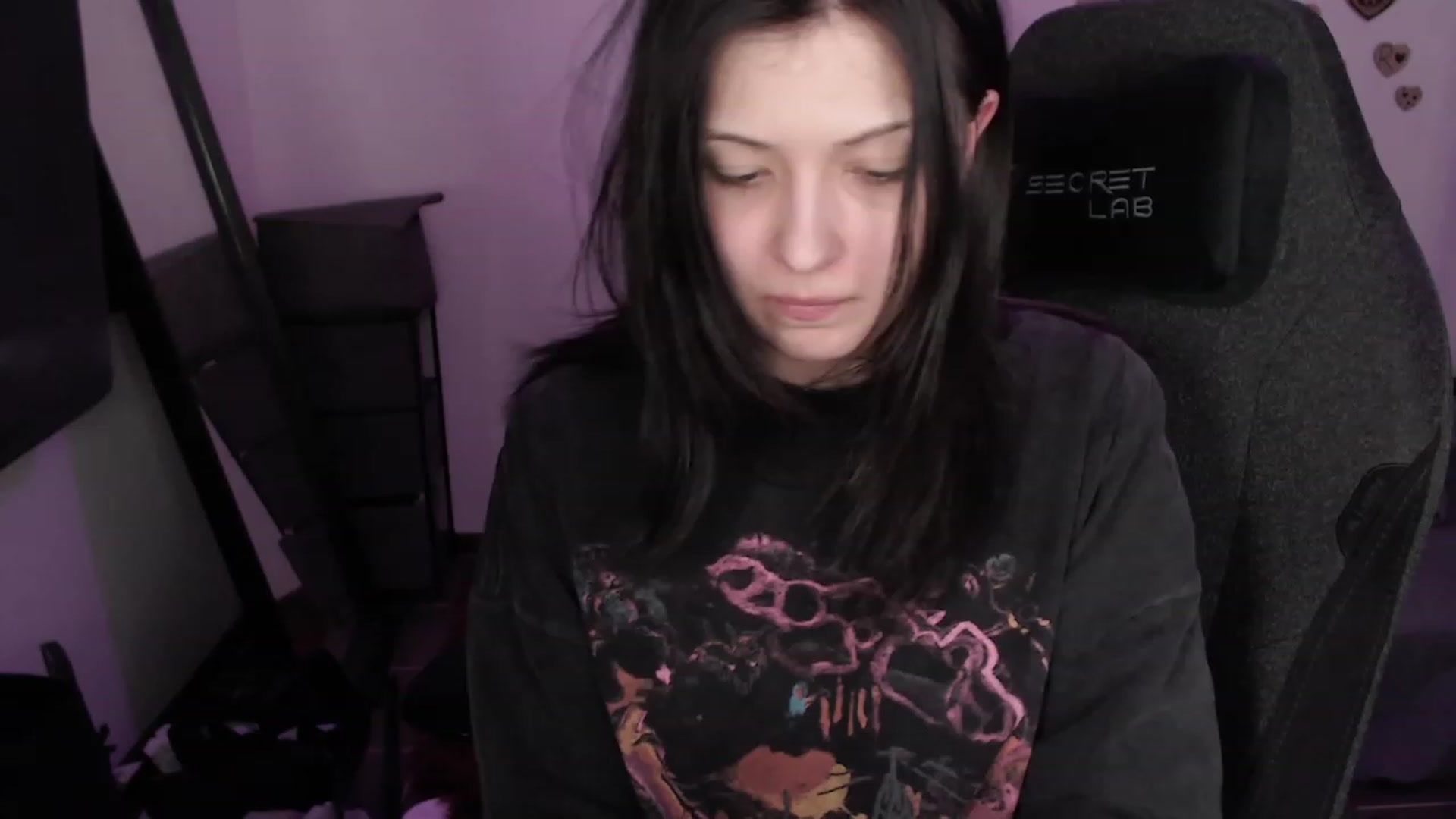 Gallery image thumbnail from RoomToAvoid's myfreecams stream on, 08/10/2023, 06:41 image 8 of 20