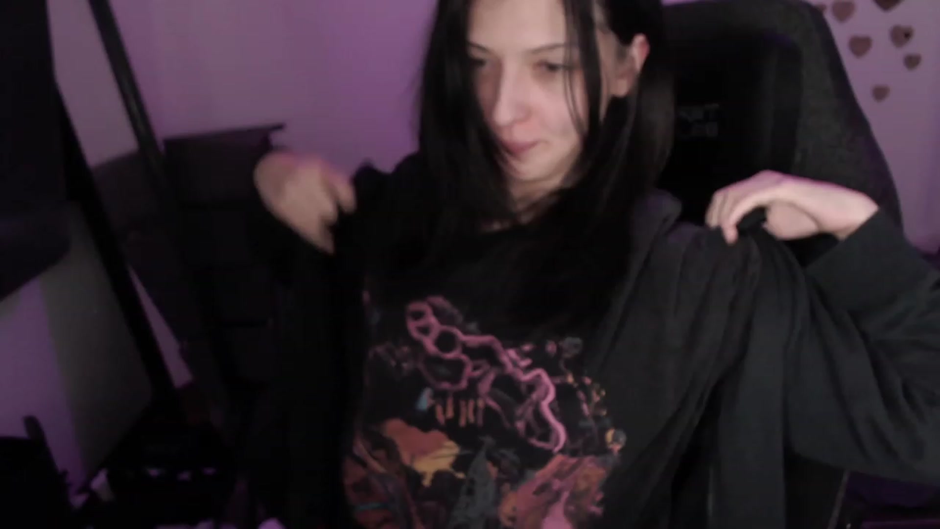 Gallery image thumbnail from RoomToAvoid's myfreecams stream on, 08/10/2023, 06:41 image 16 of 20