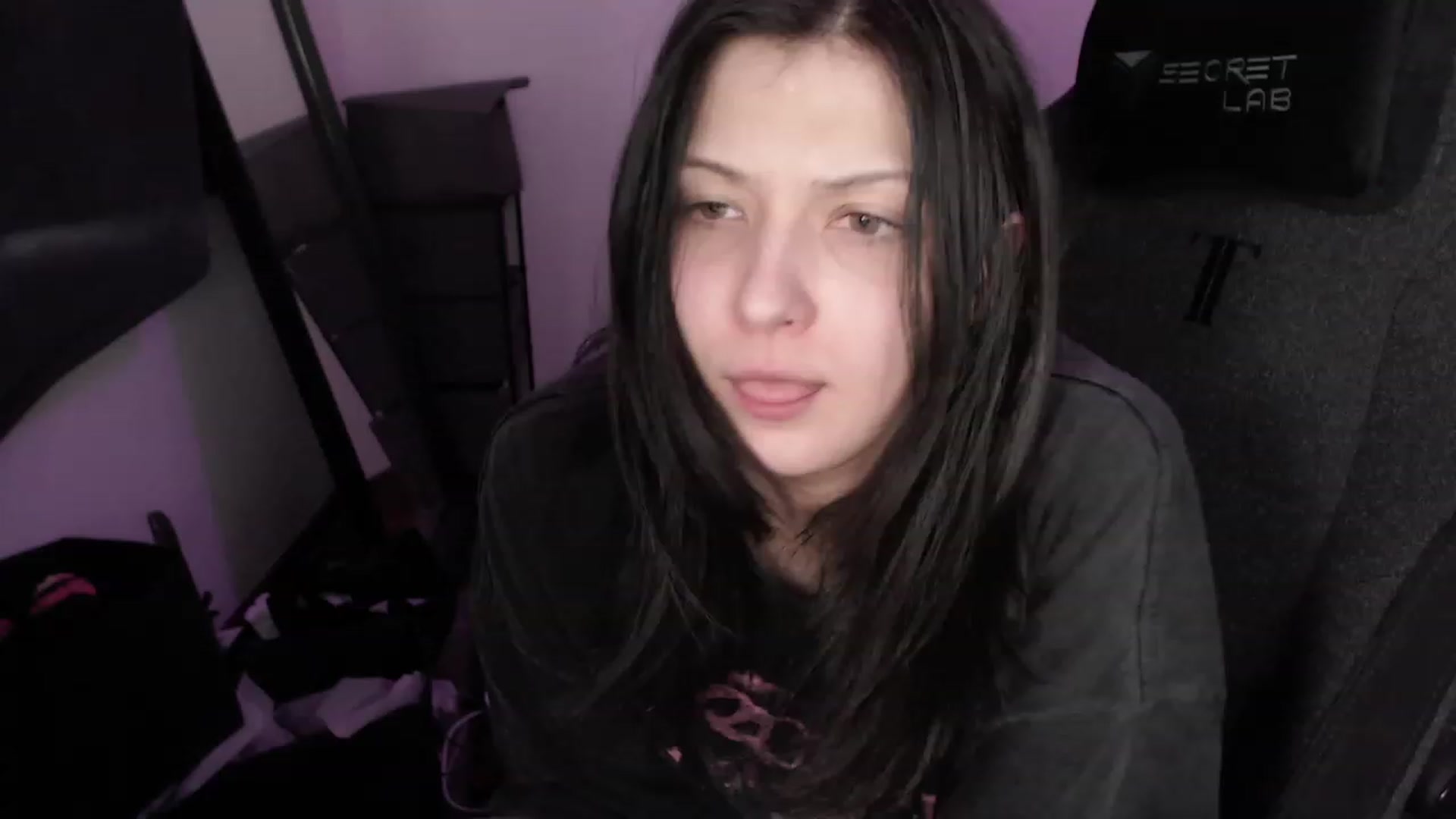 Gallery image thumbnail from RoomToAvoid's myfreecams stream on, 08/10/2023, 06:41 image 4 of 20