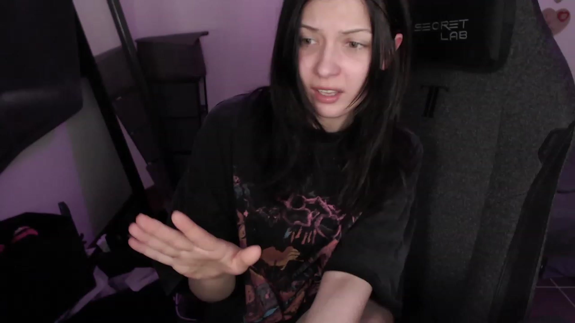 Gallery image thumbnail from RoomToAvoid's myfreecams stream on, 08/10/2023, 06:41 image 1 of 20