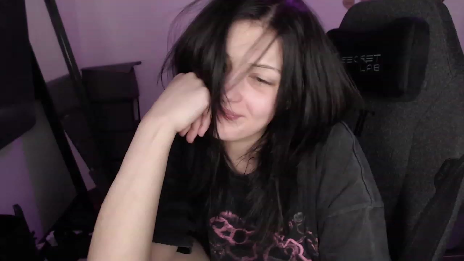 Gallery image thumbnail from RoomToAvoid's myfreecams stream on, 08/10/2023, 06:41 image 6 of 20