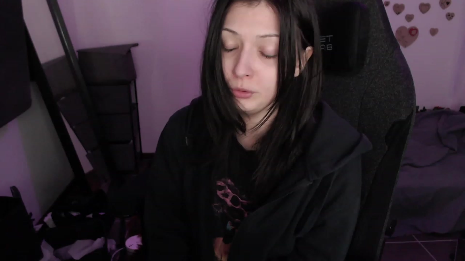 Gallery image thumbnail from RoomToAvoid's myfreecams stream on, 08/10/2023, 08:36 image 18 of 20