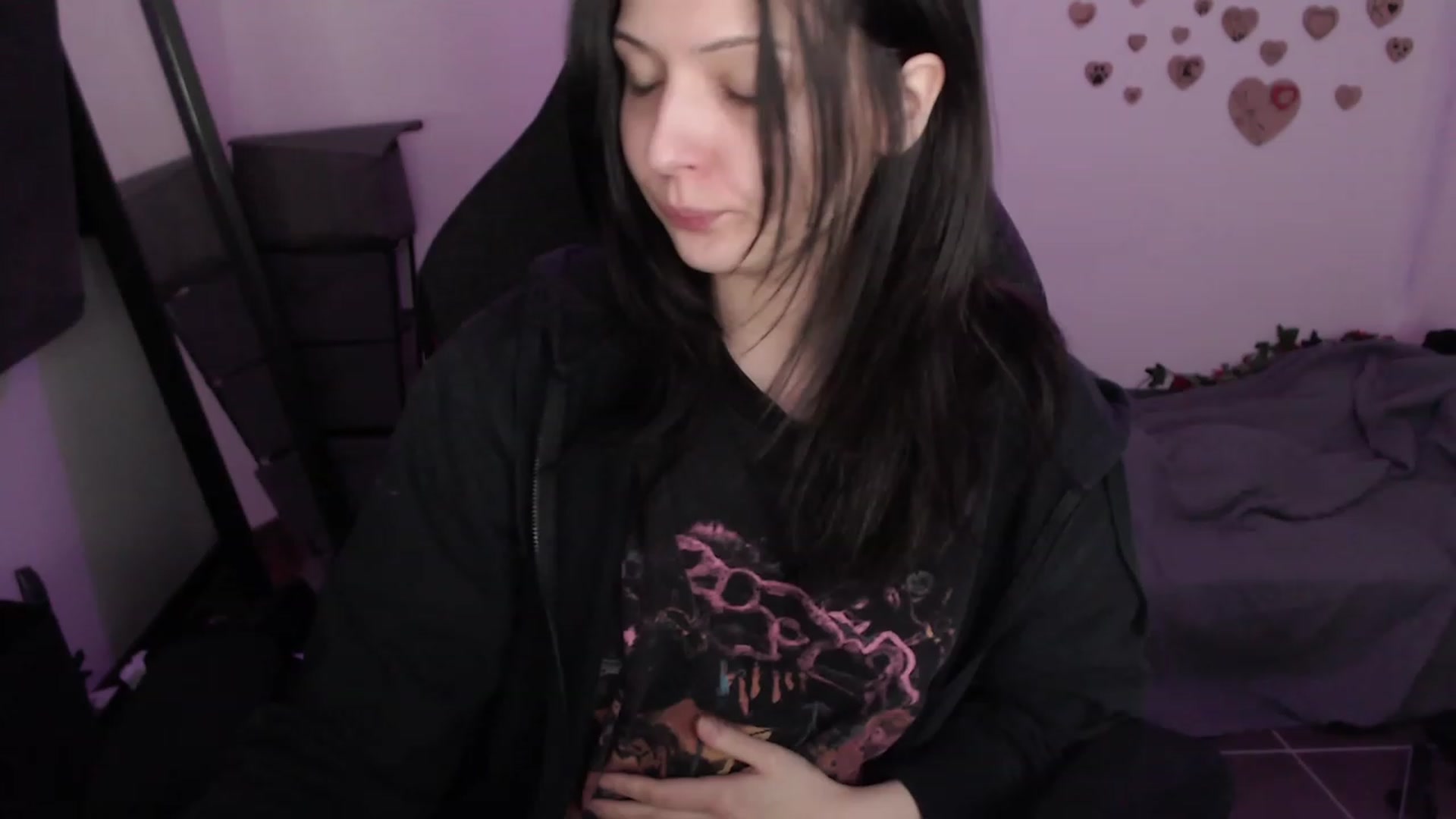 Gallery image thumbnail from RoomToAvoid's myfreecams stream on, 08/10/2023, 08:36 image 3 of 20