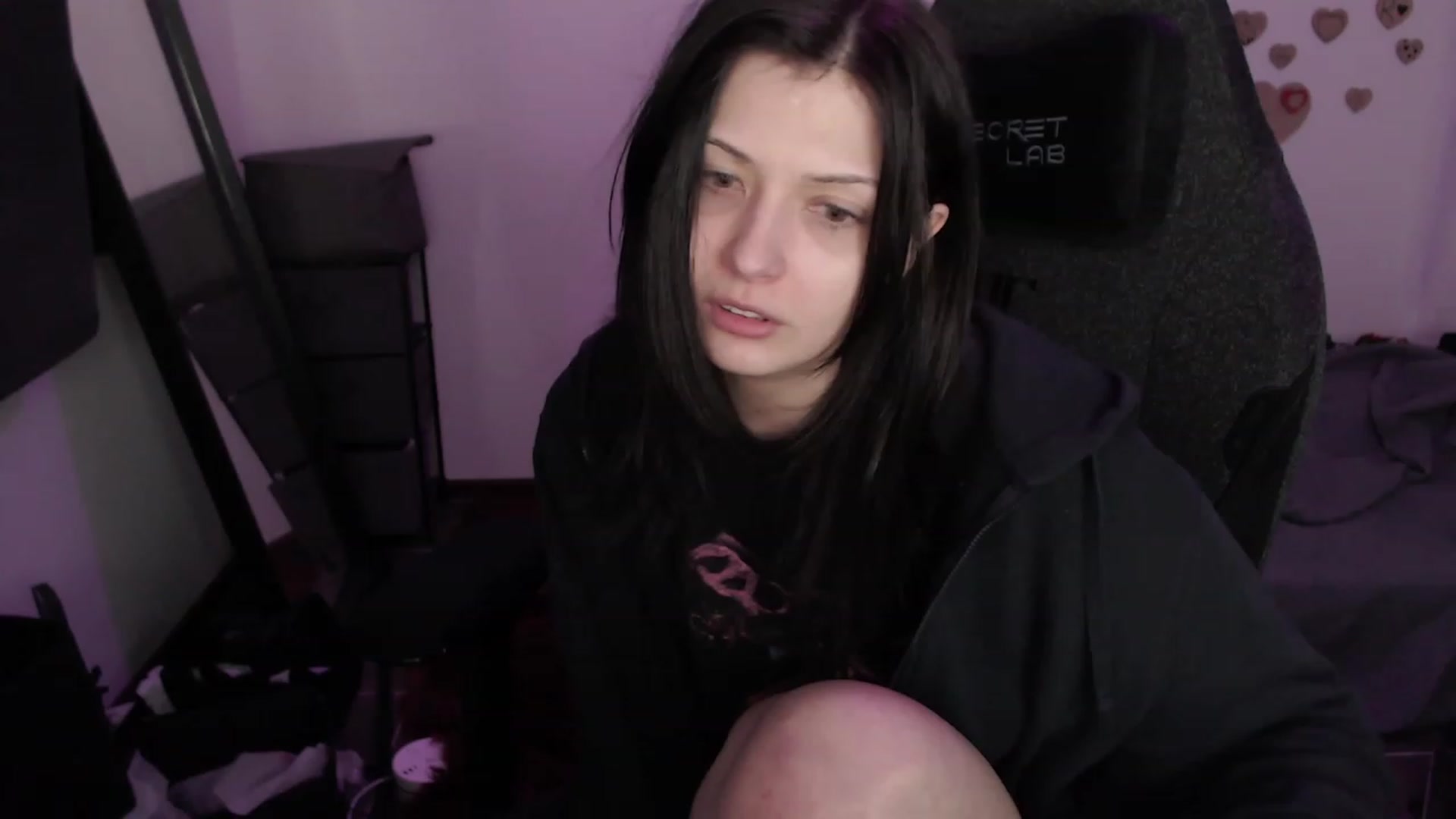 Gallery image thumbnail from RoomToAvoid's myfreecams stream on, 08/10/2023, 08:36 image 19 of 20