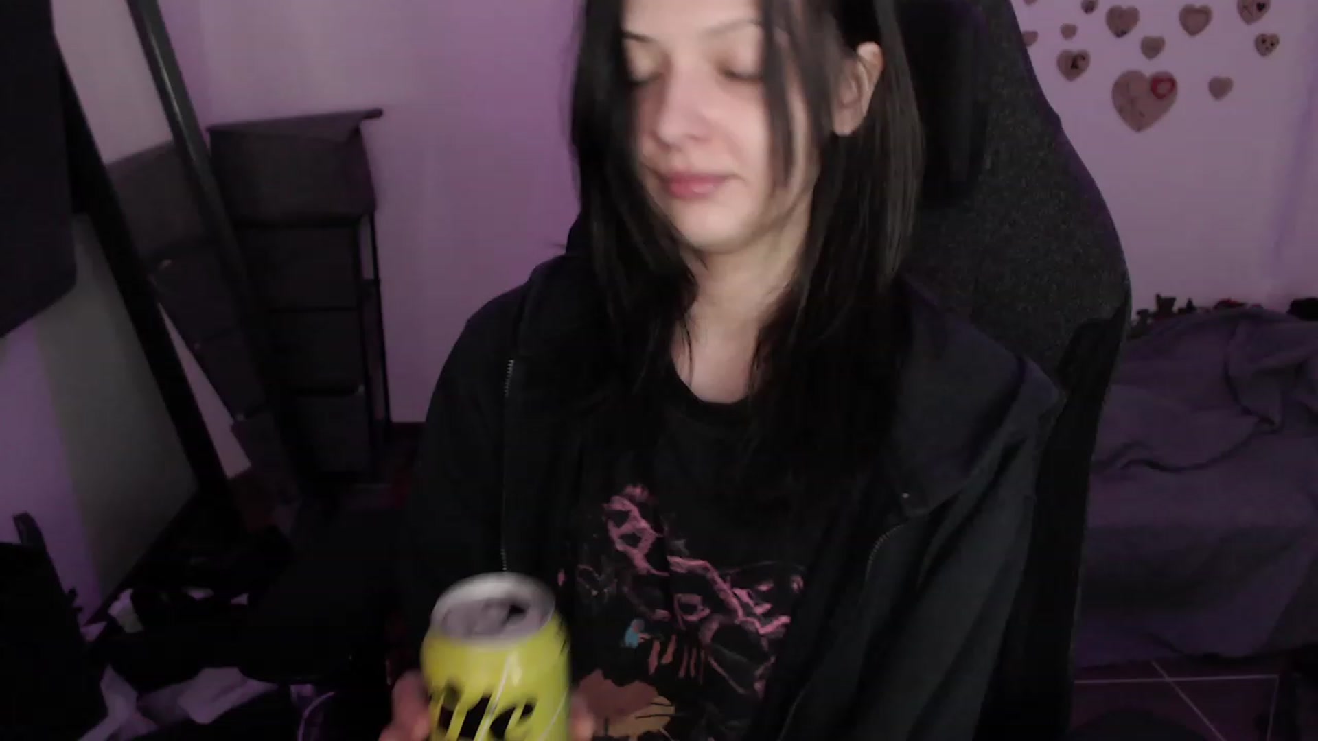 Gallery image thumbnail from RoomToAvoid's myfreecams stream on, 08/10/2023, 08:36 image 14 of 20