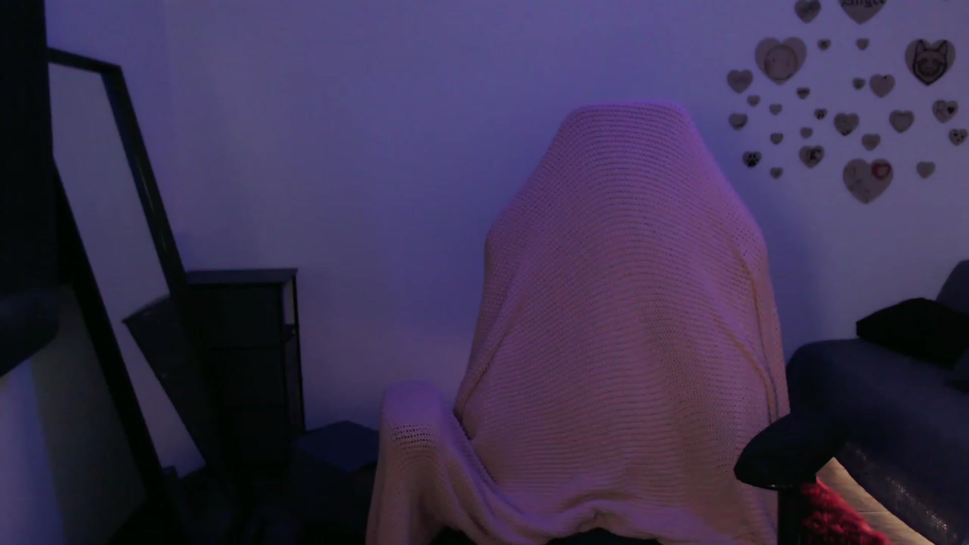 Gallery image thumbnail from RoomToAvoid's myfreecams stream on, 08/16/2023, 05:57 image 1 of 20