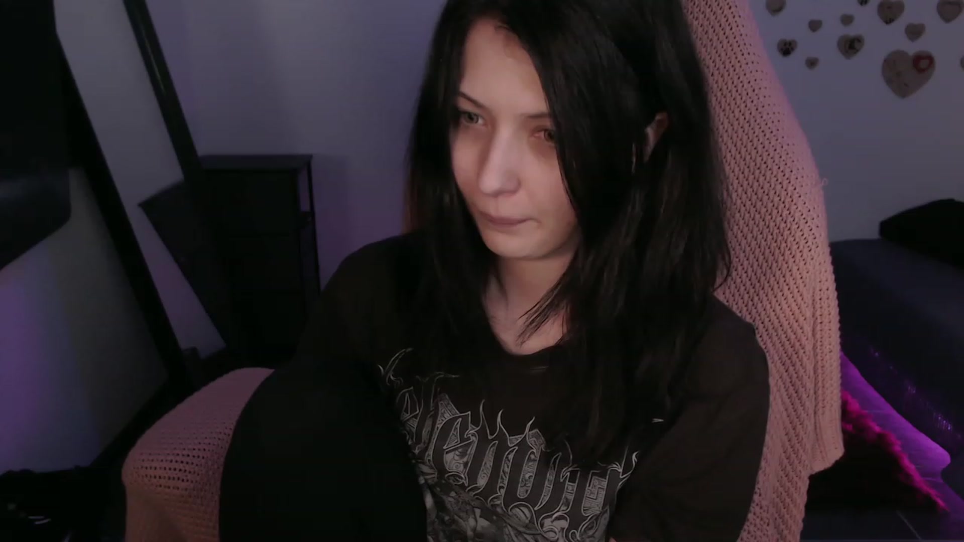 Gallery image thumbnail from RoomToAvoid's myfreecams stream on, 08/17/2023, 05:34 image 8 of 20