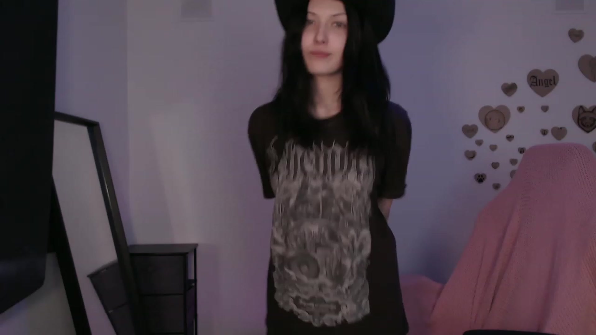 Gallery image thumbnail from RoomToAvoid's myfreecams stream on, 08/17/2023, 05:34 image 10 of 20