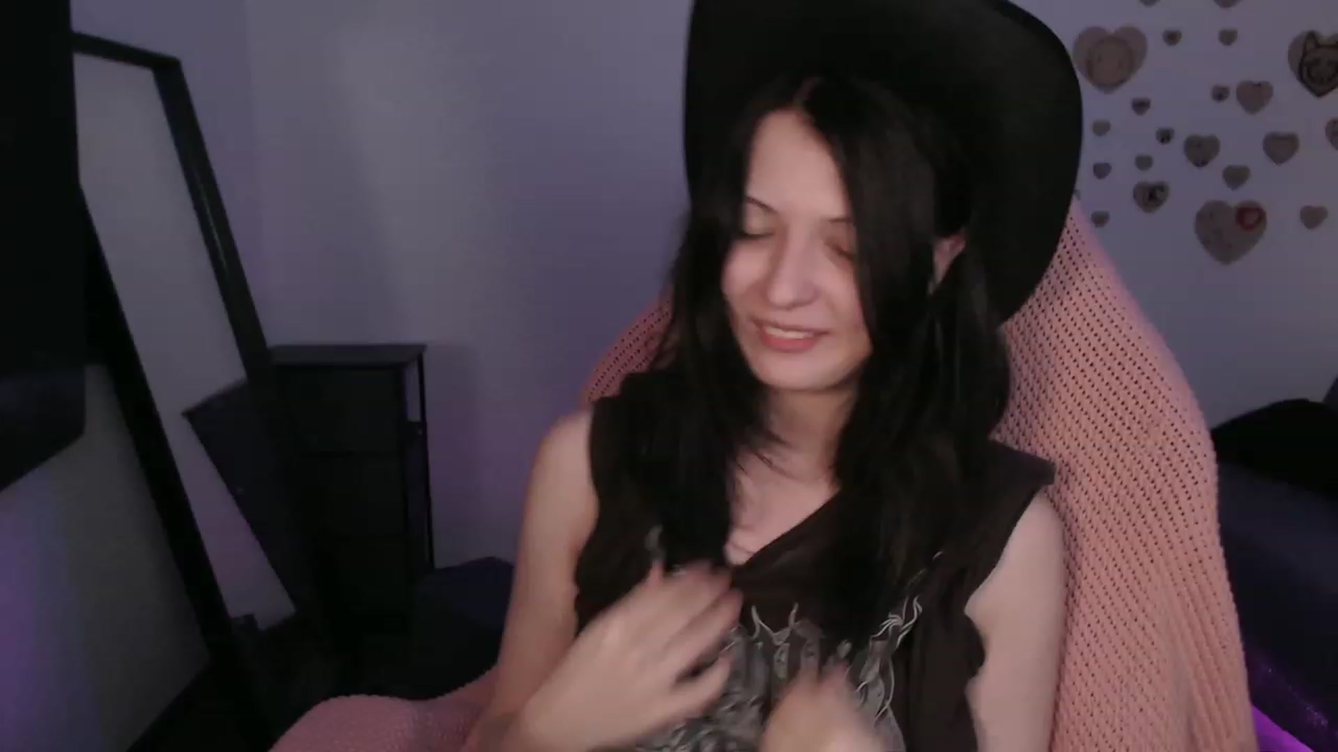 Gallery image thumbnail from RoomToAvoid's myfreecams stream on, 08/17/2023, 05:34 image 11 of 20