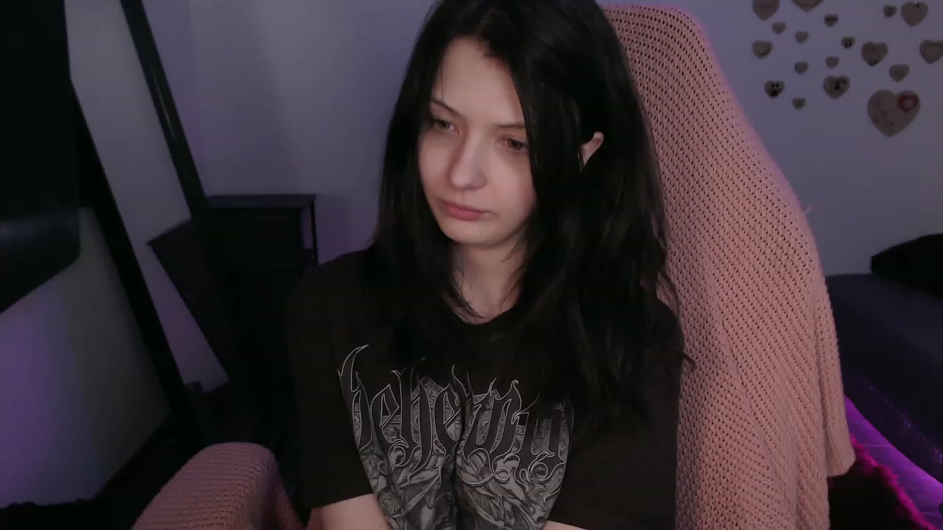 Gallery image thumbnail from RoomToAvoid's myfreecams stream on, 08/17/2023, 05:34 image 9 of 20