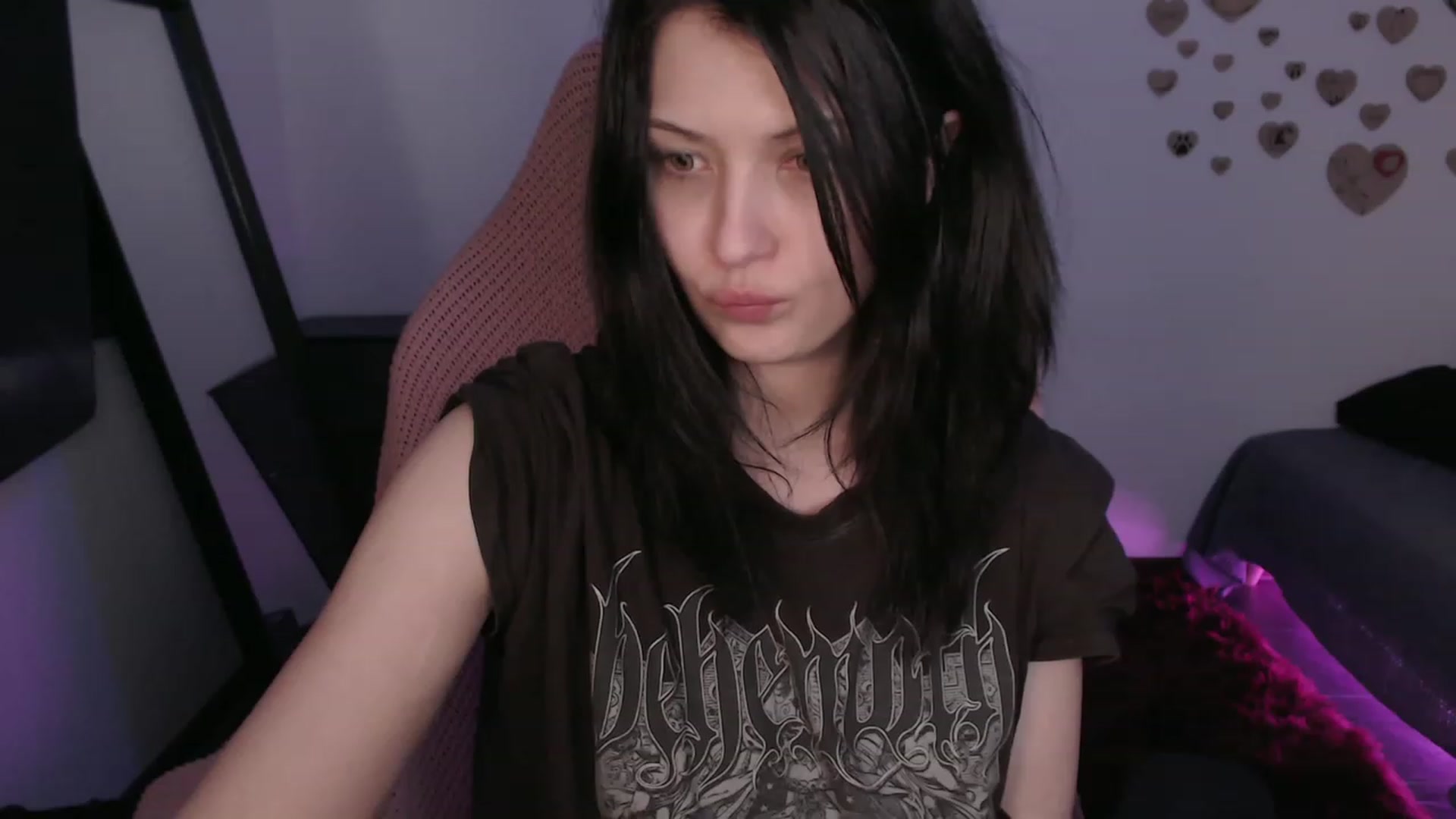 Gallery image thumbnail from RoomToAvoid's myfreecams stream on, 08/17/2023, 05:34 image 14 of 20