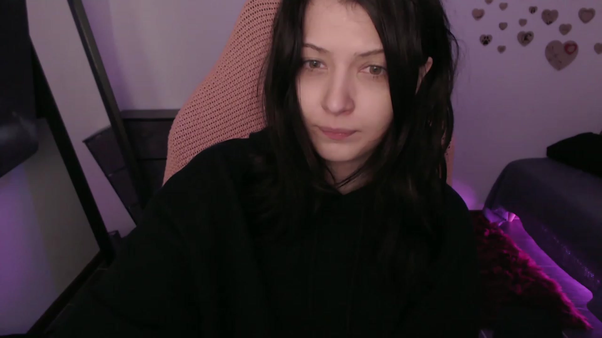 Gallery image thumbnail from RoomToAvoid's myfreecams stream on, 08/18/2023, 02:34 image 3 of 20
