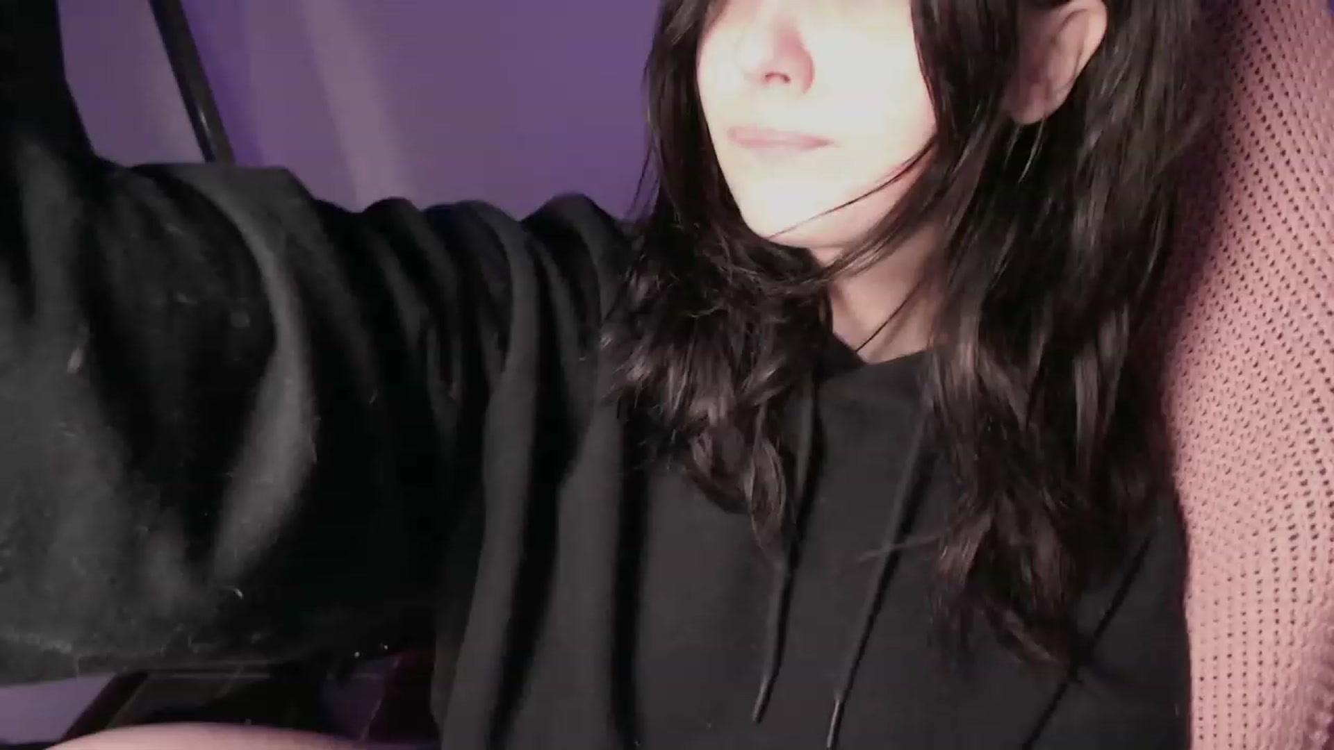Gallery image thumbnail from RoomToAvoid's myfreecams stream on, 08/18/2023, 02:34 image 1 of 20