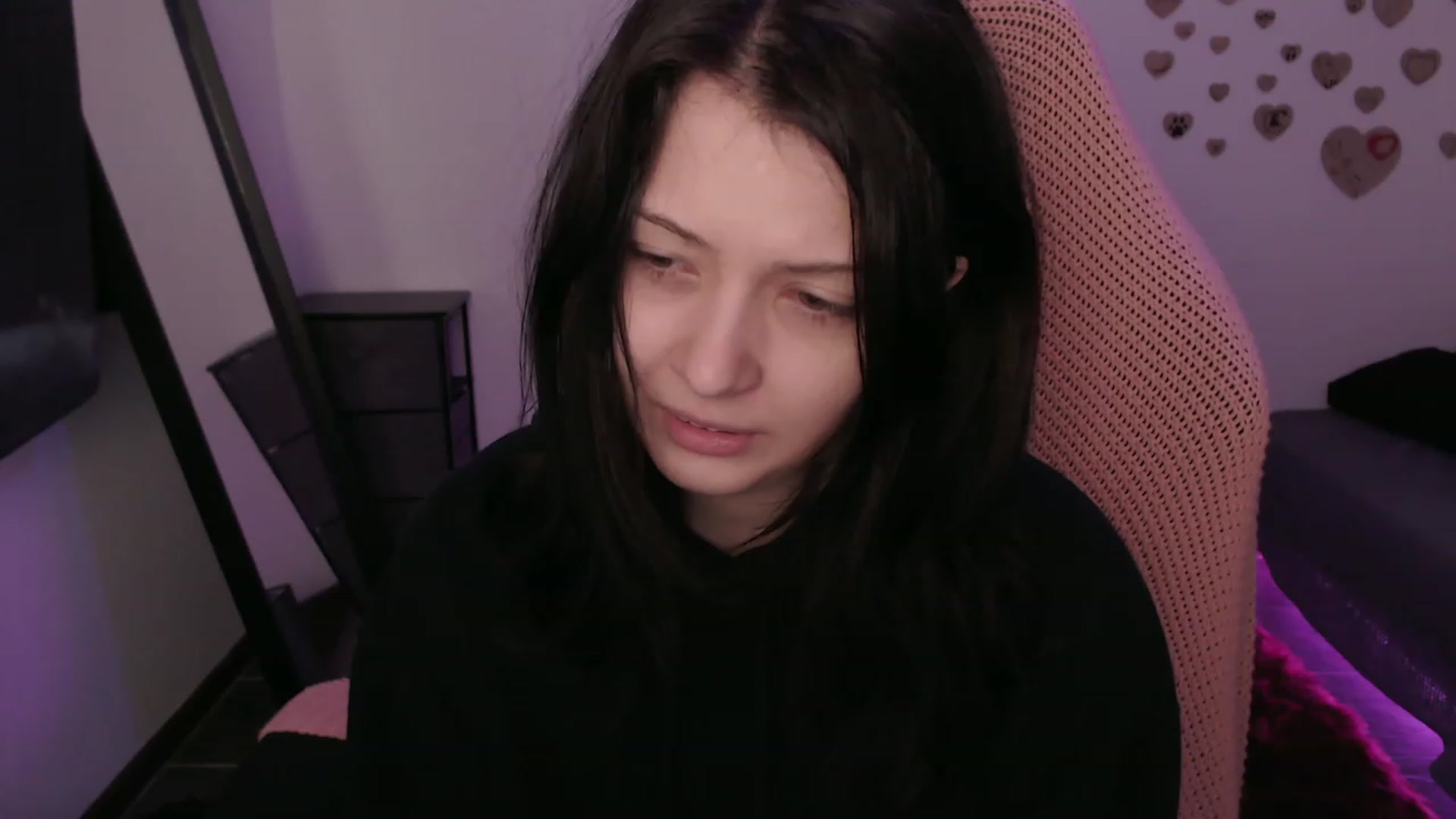 Gallery image thumbnail from RoomToAvoid's myfreecams stream on, 08/18/2023, 02:34 image 4 of 20