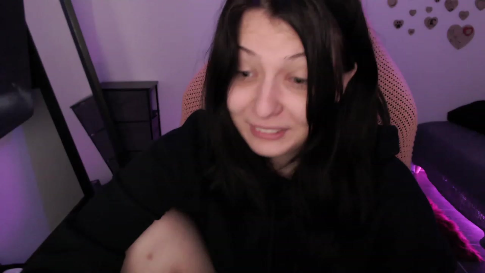 Gallery image thumbnail from RoomToAvoid's myfreecams stream on, 08/18/2023, 02:34 image 7 of 20
