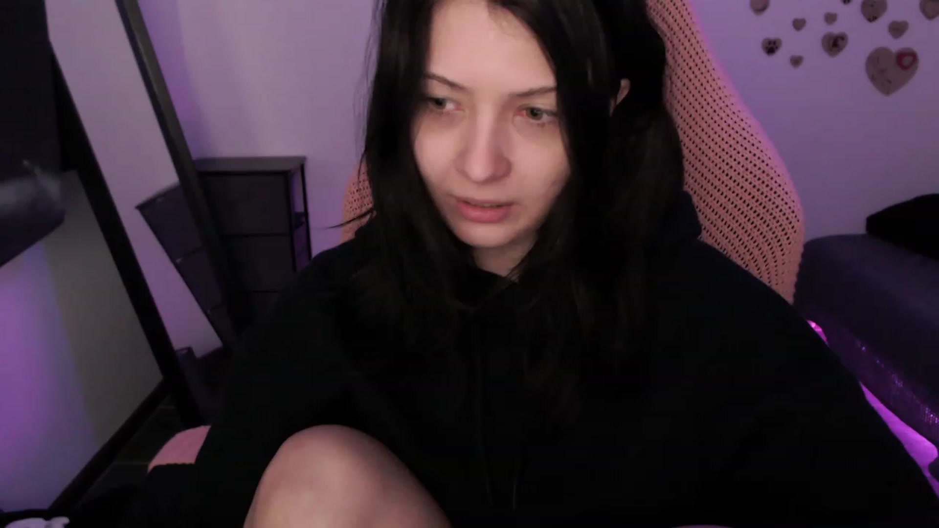 Gallery image thumbnail from RoomToAvoid's myfreecams stream on, 08/18/2023, 02:34 image 6 of 20