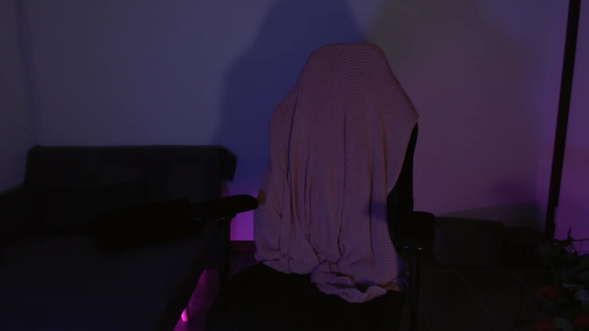 Gallery image thumbnail from RoomToAvoid's myfreecams stream on, 08/28/2023, 04:47 image 18 of 20