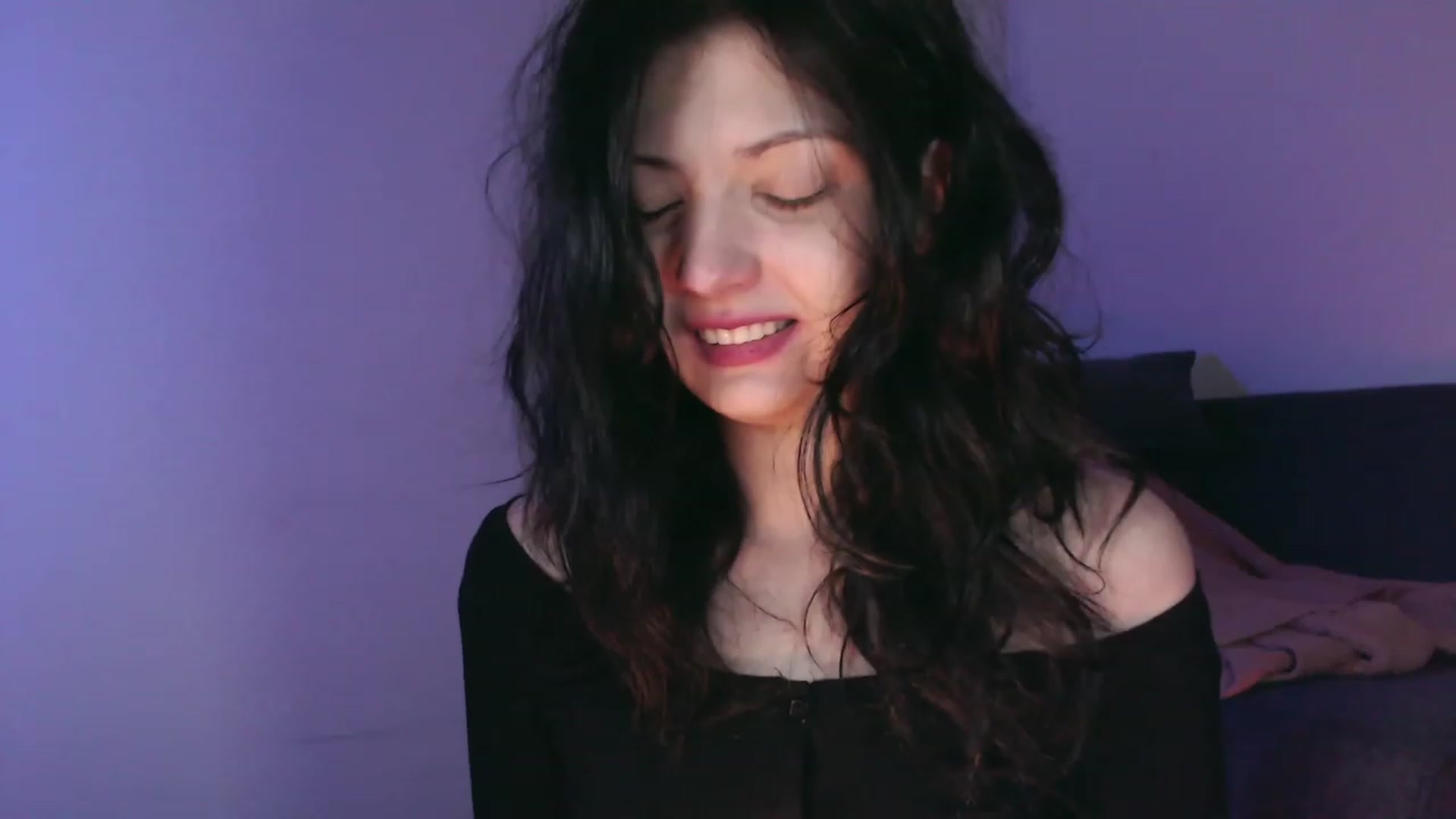 Gallery image thumbnail from RoomToAvoid's myfreecams stream on, 09/28/2023, 02:33 image 5 of 20