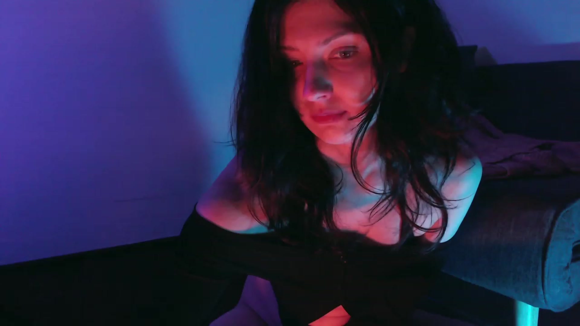 Gallery image thumbnail from RoomToAvoid's myfreecams stream on, 09/28/2023, 05:47 image 7 of 20