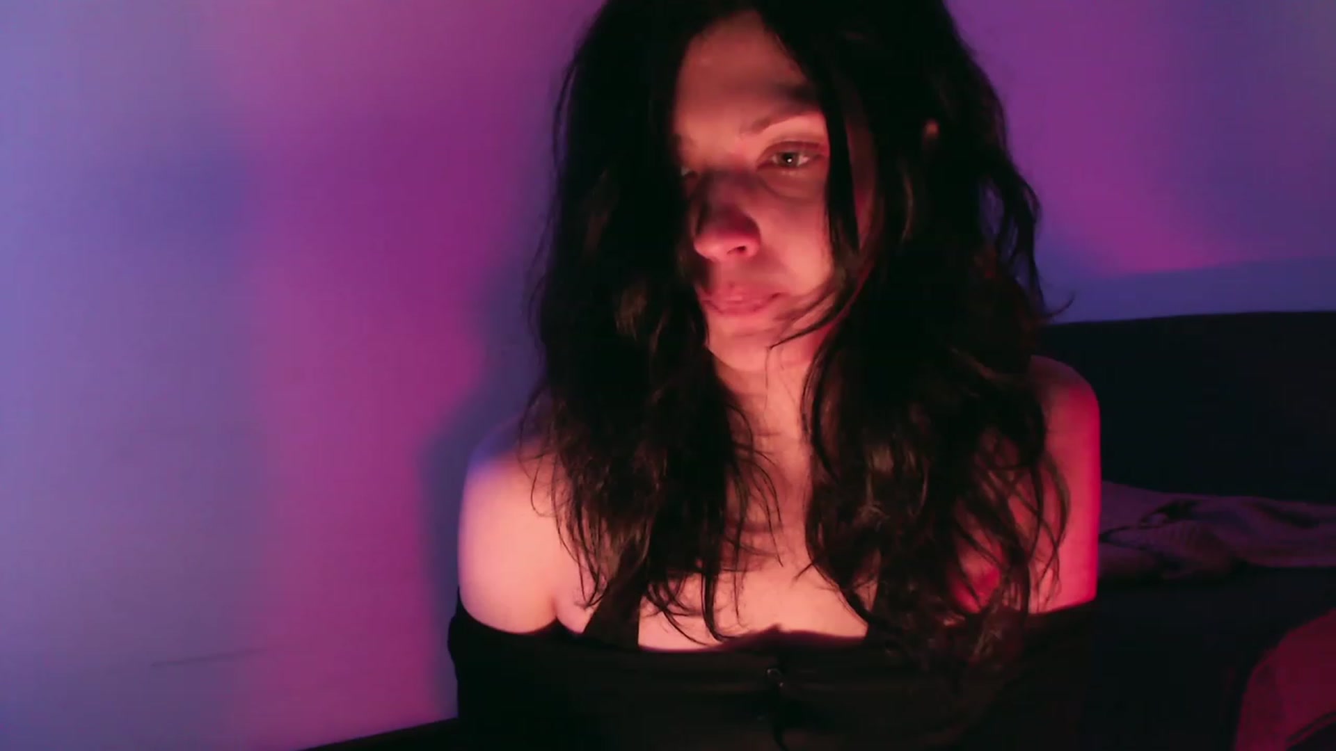 Gallery image thumbnail from RoomToAvoid's myfreecams stream on, 09/28/2023, 06:28 image 3 of 20