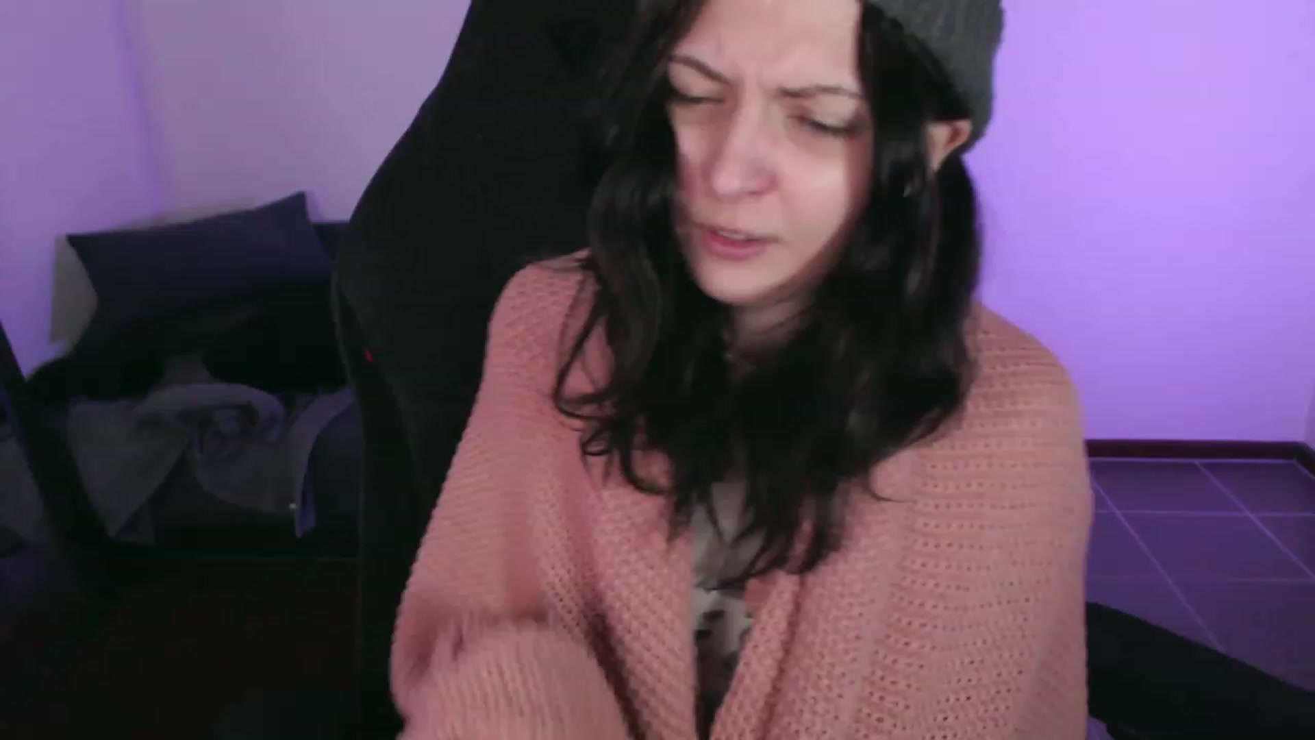 Gallery image thumbnail from RoomToAvoid's myfreecams stream on, 10/15/2023, 03:49 image 2 of 20