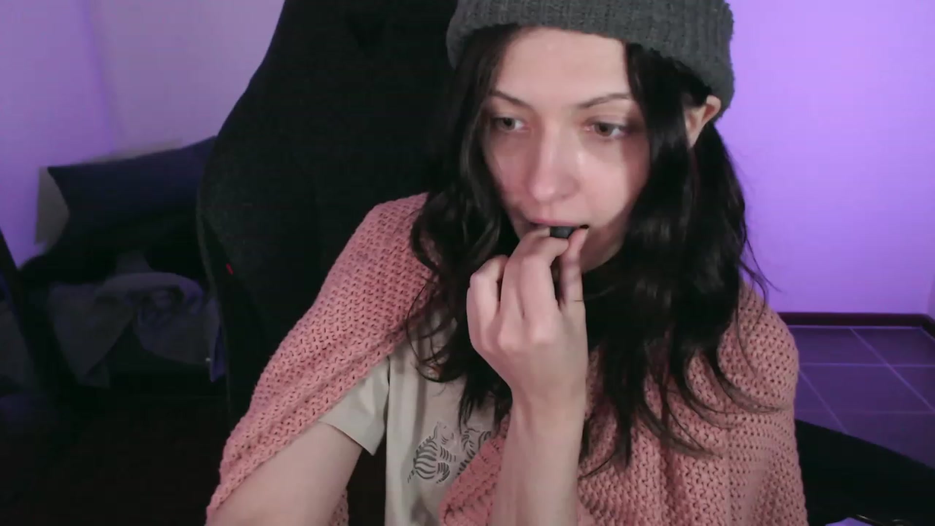 Gallery image thumbnail from RoomToAvoid's myfreecams stream on, 10/15/2023, 03:49 image 4 of 20