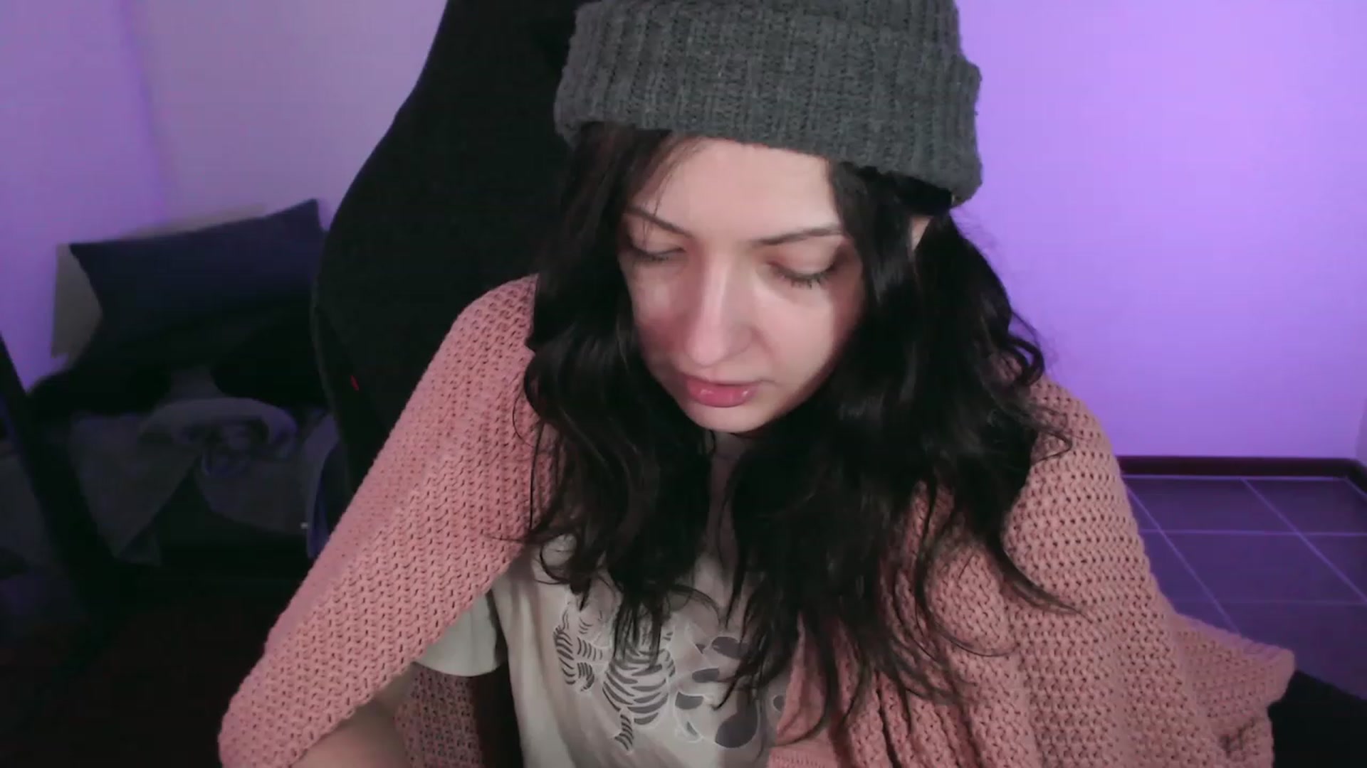 Gallery image thumbnail from RoomToAvoid's myfreecams stream on, 10/15/2023, 03:49 image 3 of 20