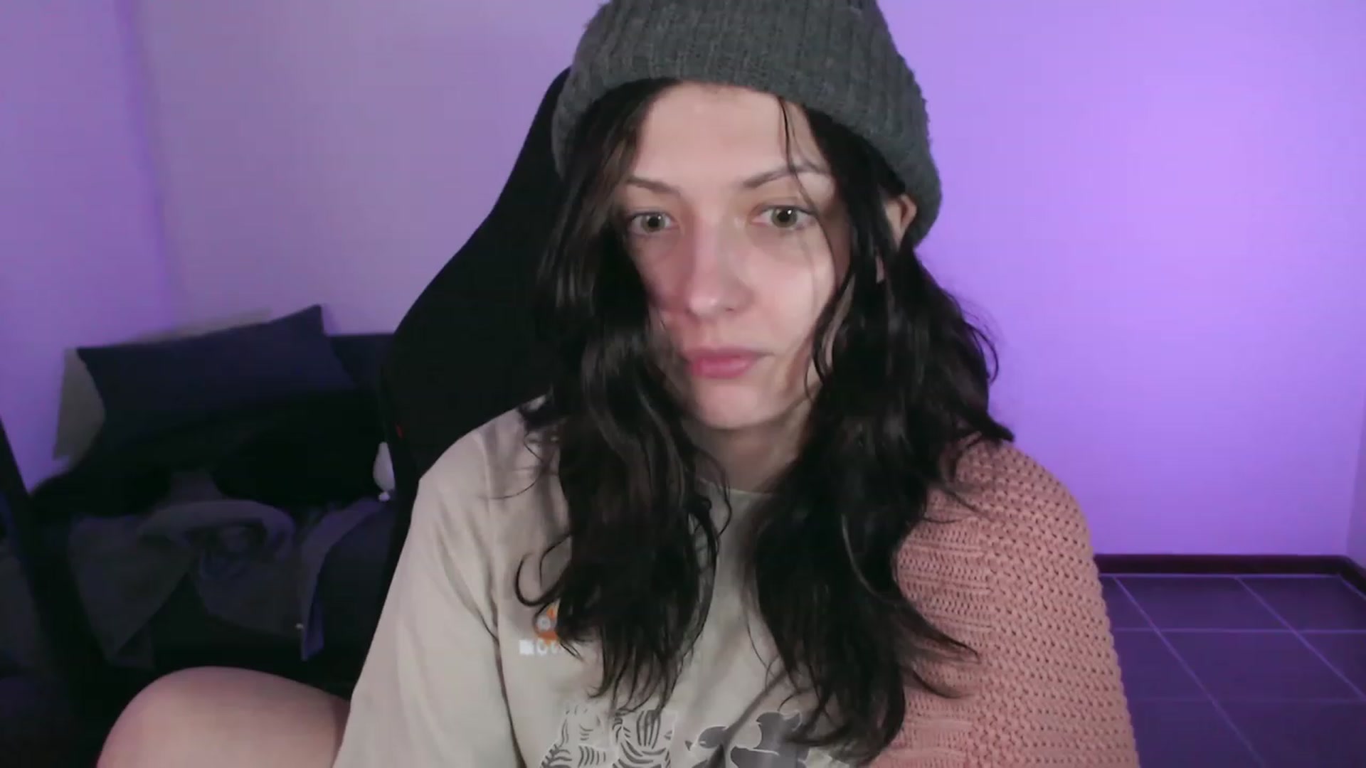 Gallery image thumbnail from RoomToAvoid's myfreecams stream on, 10/15/2023, 06:17 image 14 of 20