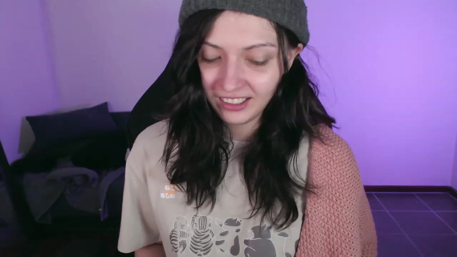 Gallery image thumbnail from RoomToAvoid's myfreecams stream on, 10/15/2023, 06:17 image 15 of 20
