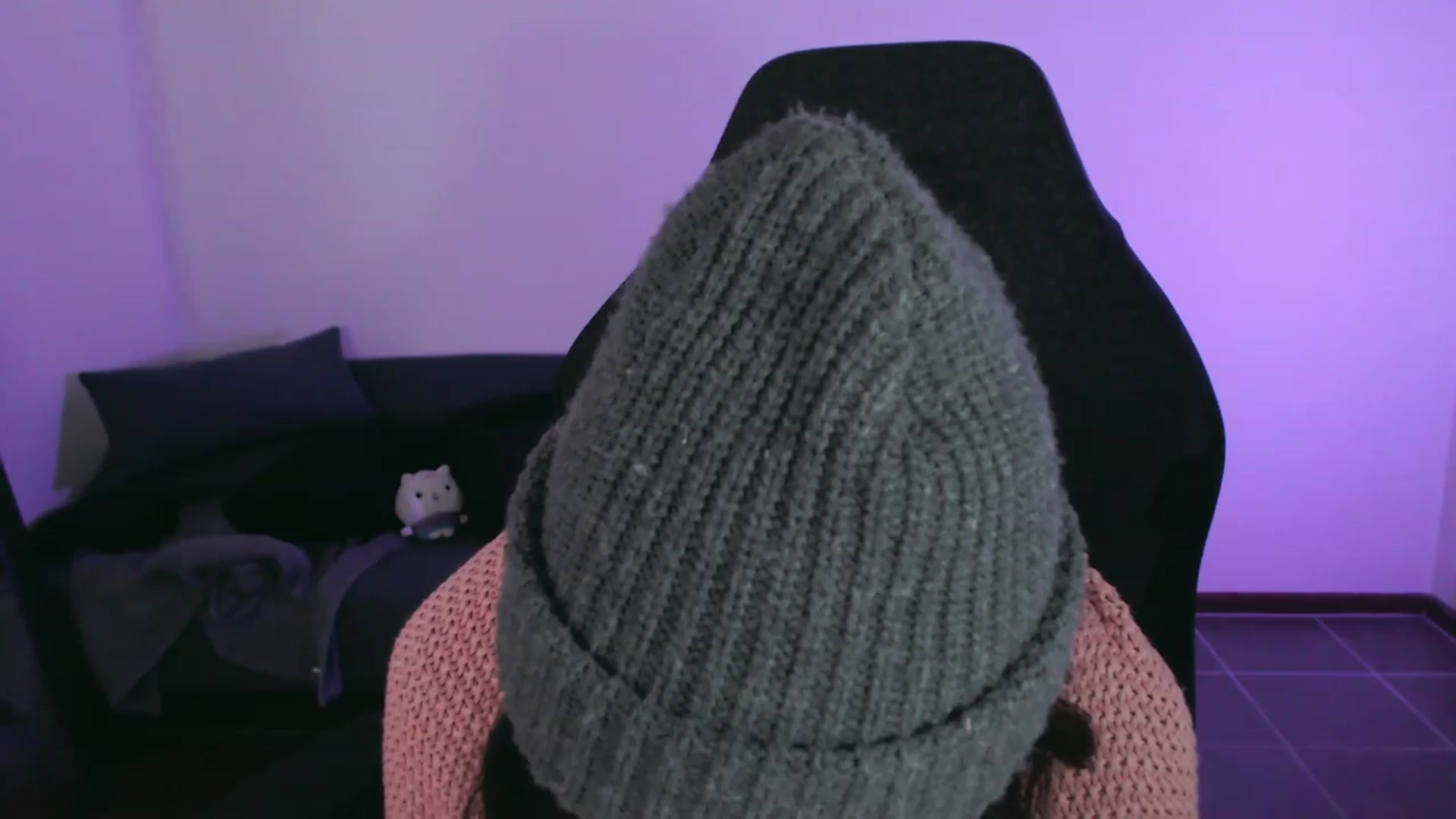 Gallery image thumbnail from RoomToAvoid's myfreecams stream on, 10/15/2023, 06:17 image 4 of 20