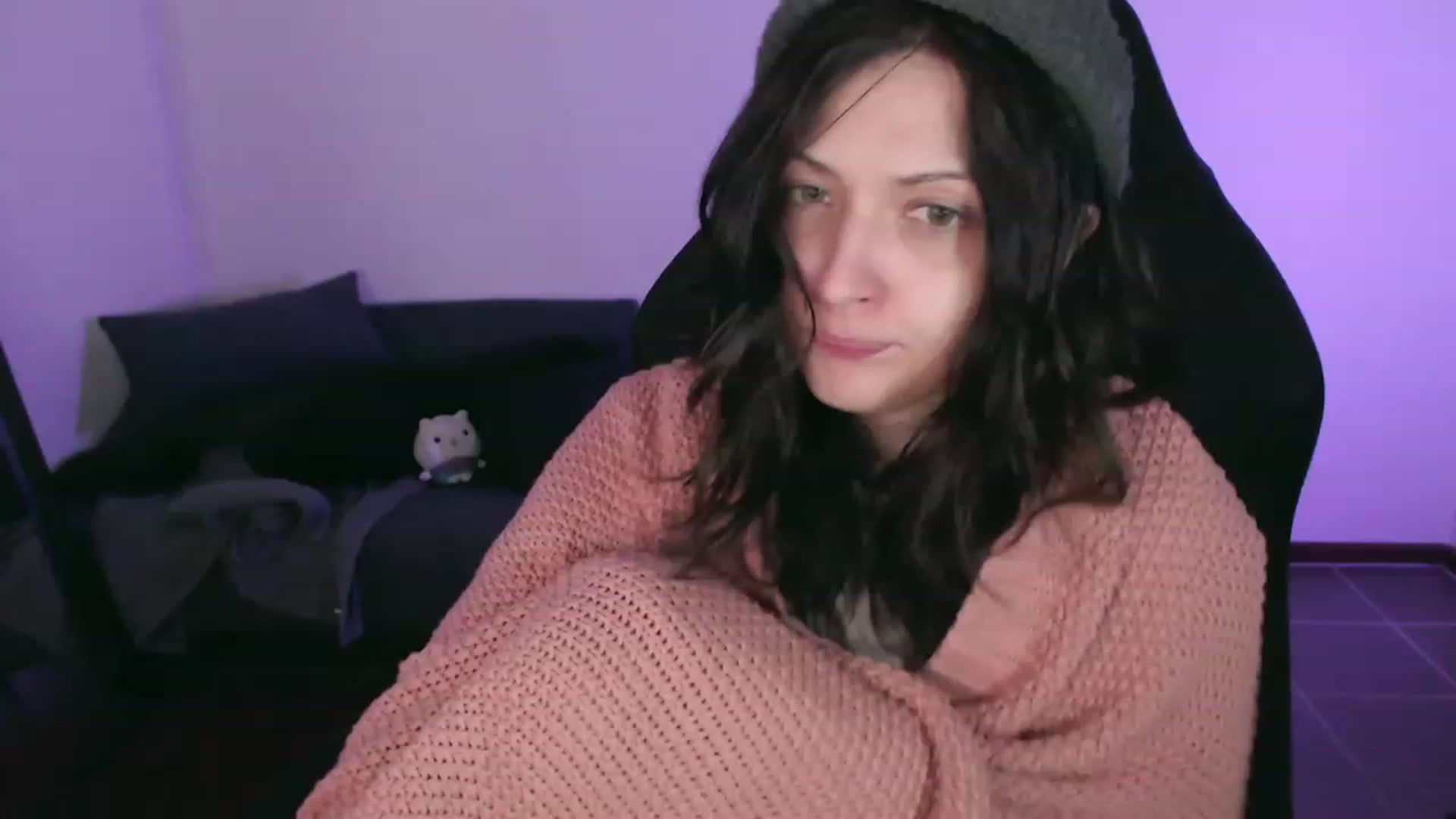 Gallery image thumbnail from RoomToAvoid's myfreecams stream on, 10/15/2023, 06:17 image 18 of 20