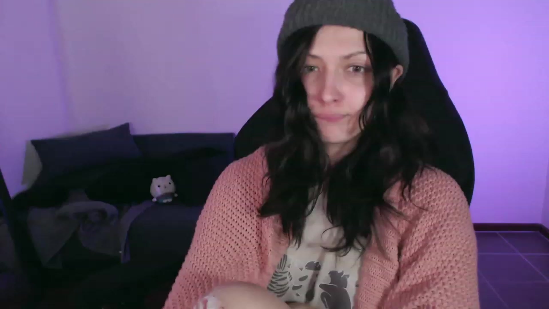 Gallery image thumbnail from RoomToAvoid's myfreecams stream on, 10/15/2023, 06:17 image 8 of 20