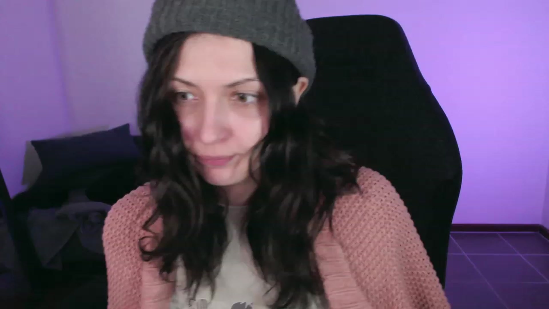 Gallery image thumbnail from RoomToAvoid's myfreecams stream on, 10/15/2023, 06:17 image 6 of 20