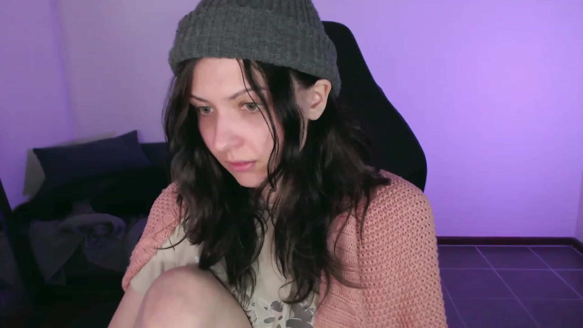 Gallery image thumbnail from RoomToAvoid's myfreecams stream on, 10/15/2023, 06:17 image 10 of 20