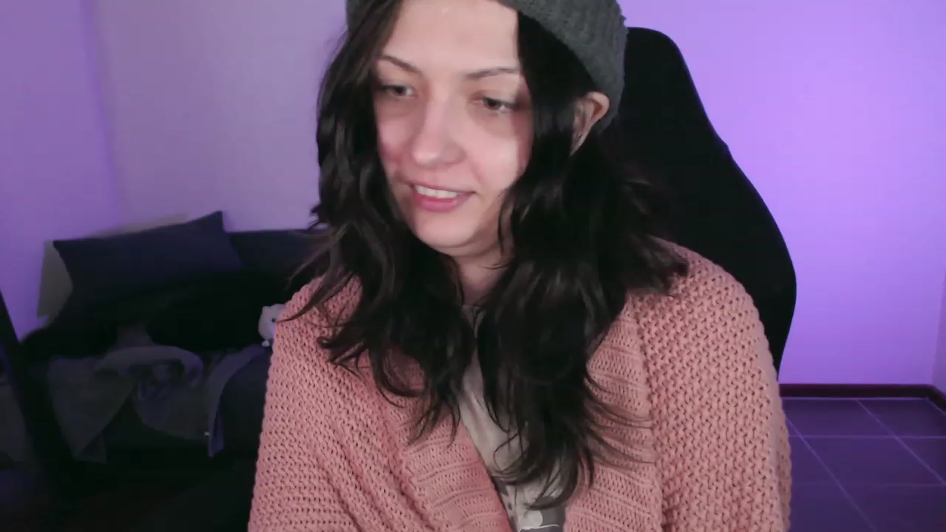 Gallery image thumbnail from RoomToAvoid's myfreecams stream on, 10/15/2023, 06:17 image 5 of 20
