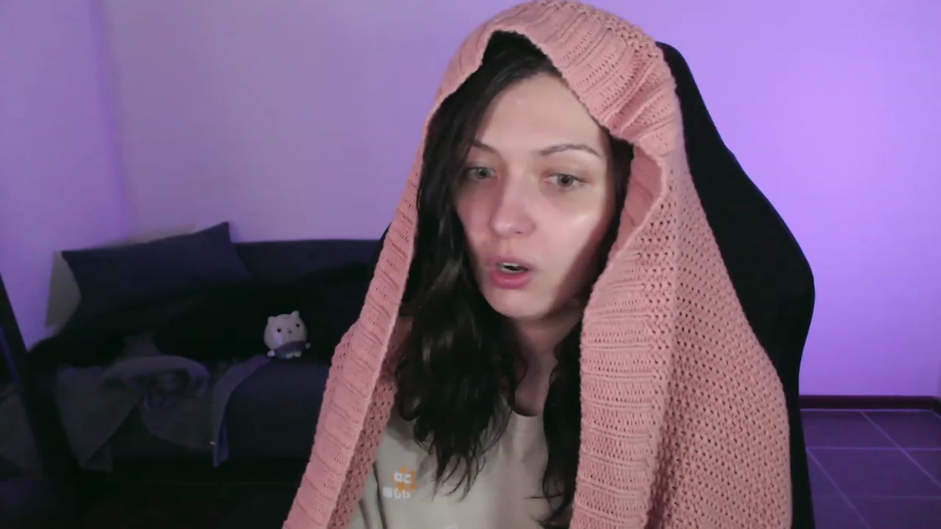 Gallery image thumbnail from RoomToAvoid's myfreecams stream on, 10/15/2023, 06:17 image 17 of 20