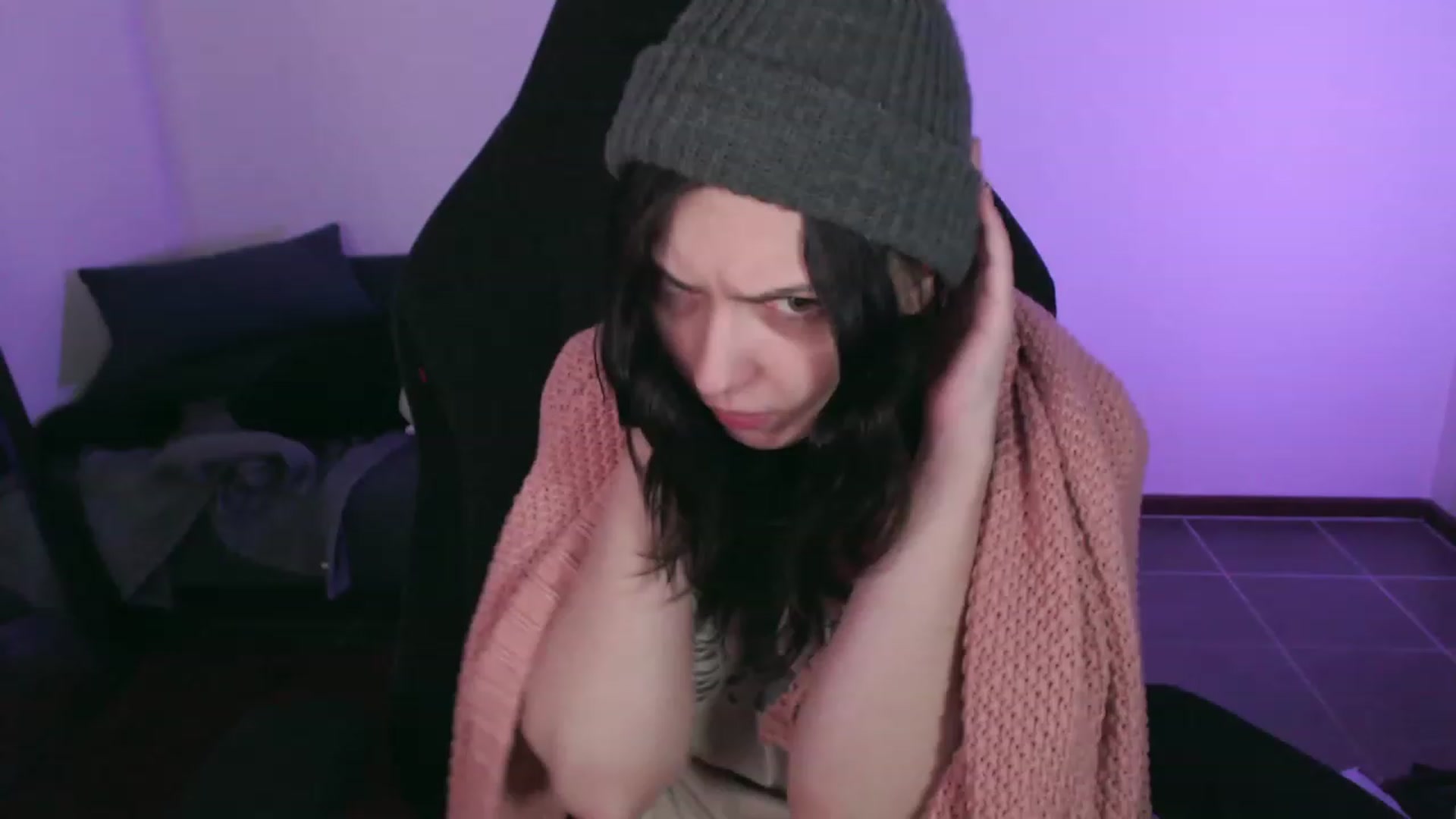 Gallery image thumbnail from RoomToAvoid's myfreecams stream on, 10/15/2023, 06:17 image 1 of 20