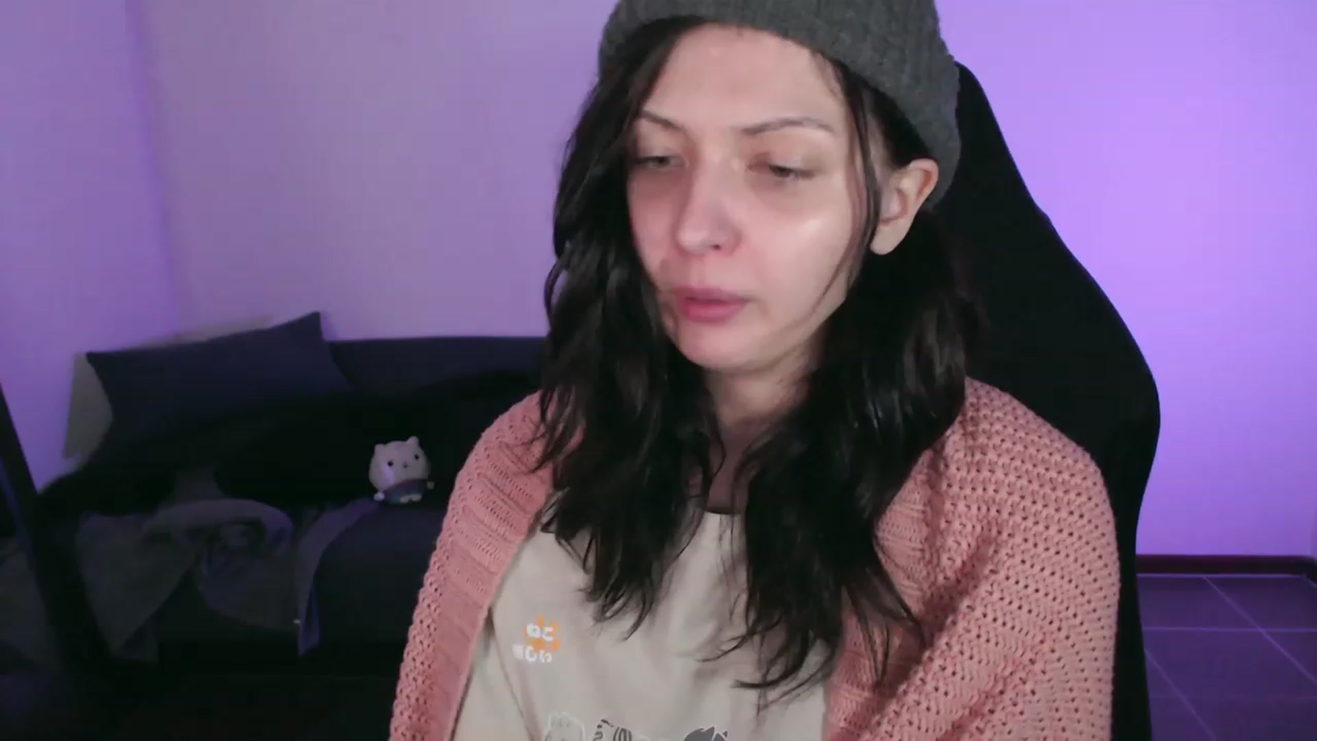 Gallery image thumbnail from RoomToAvoid's myfreecams stream on, 10/15/2023, 06:17 image 16 of 20