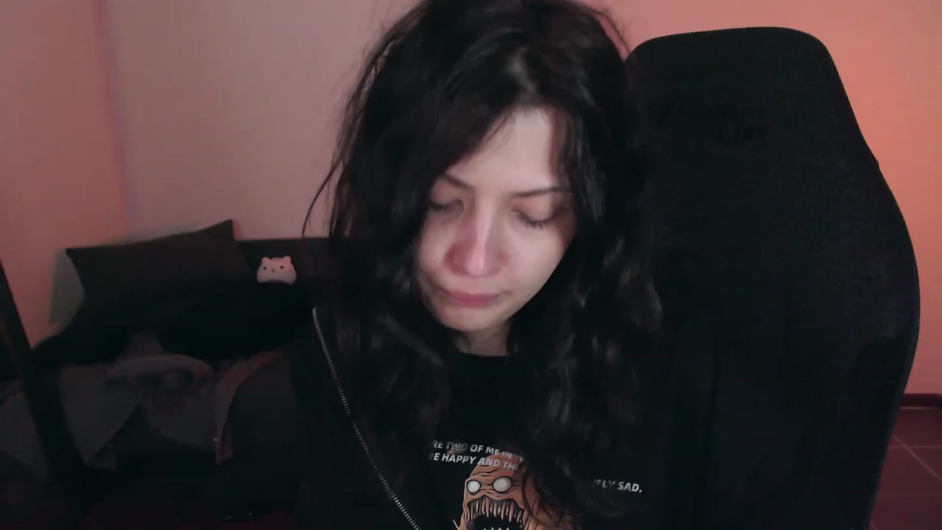 Gallery image thumbnail from RoomToAvoid's myfreecams stream on, 10/16/2023, 04:50 image 1 of 20