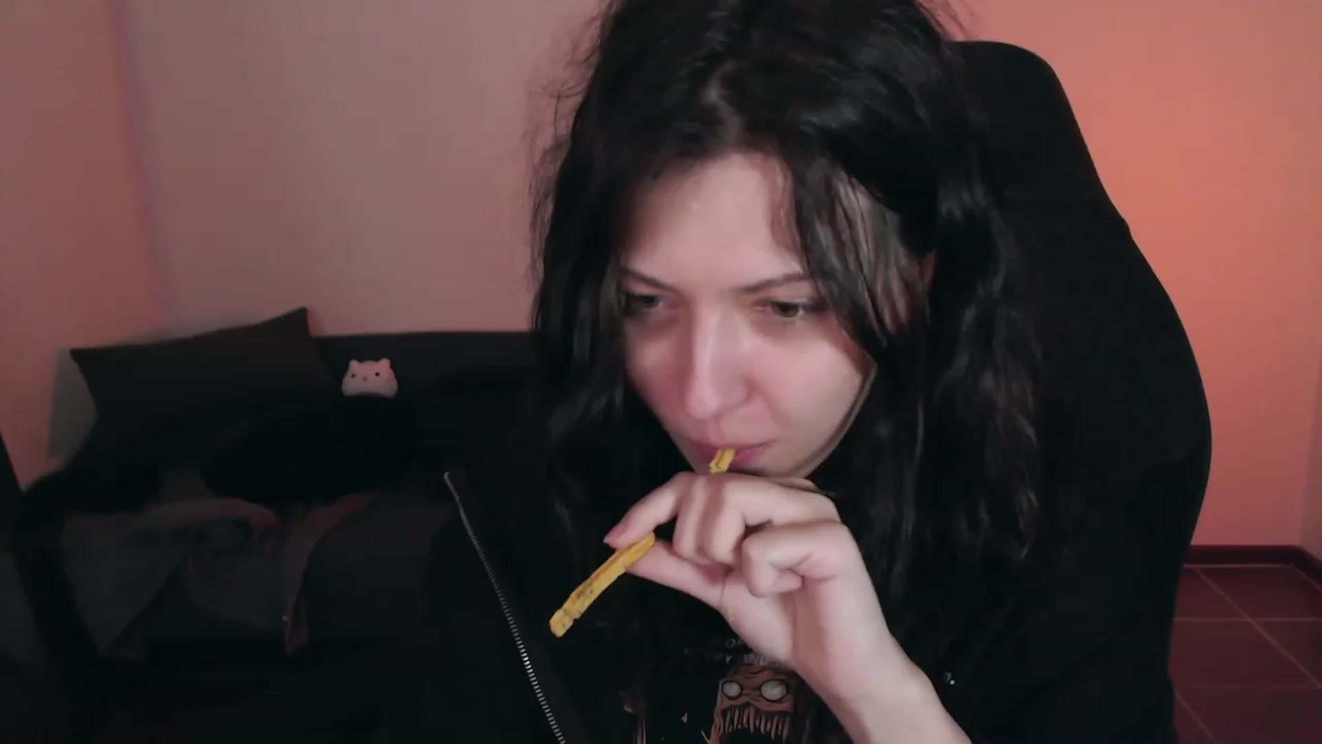 Gallery image thumbnail from RoomToAvoid's myfreecams stream on, 10/16/2023, 04:50 image 7 of 20