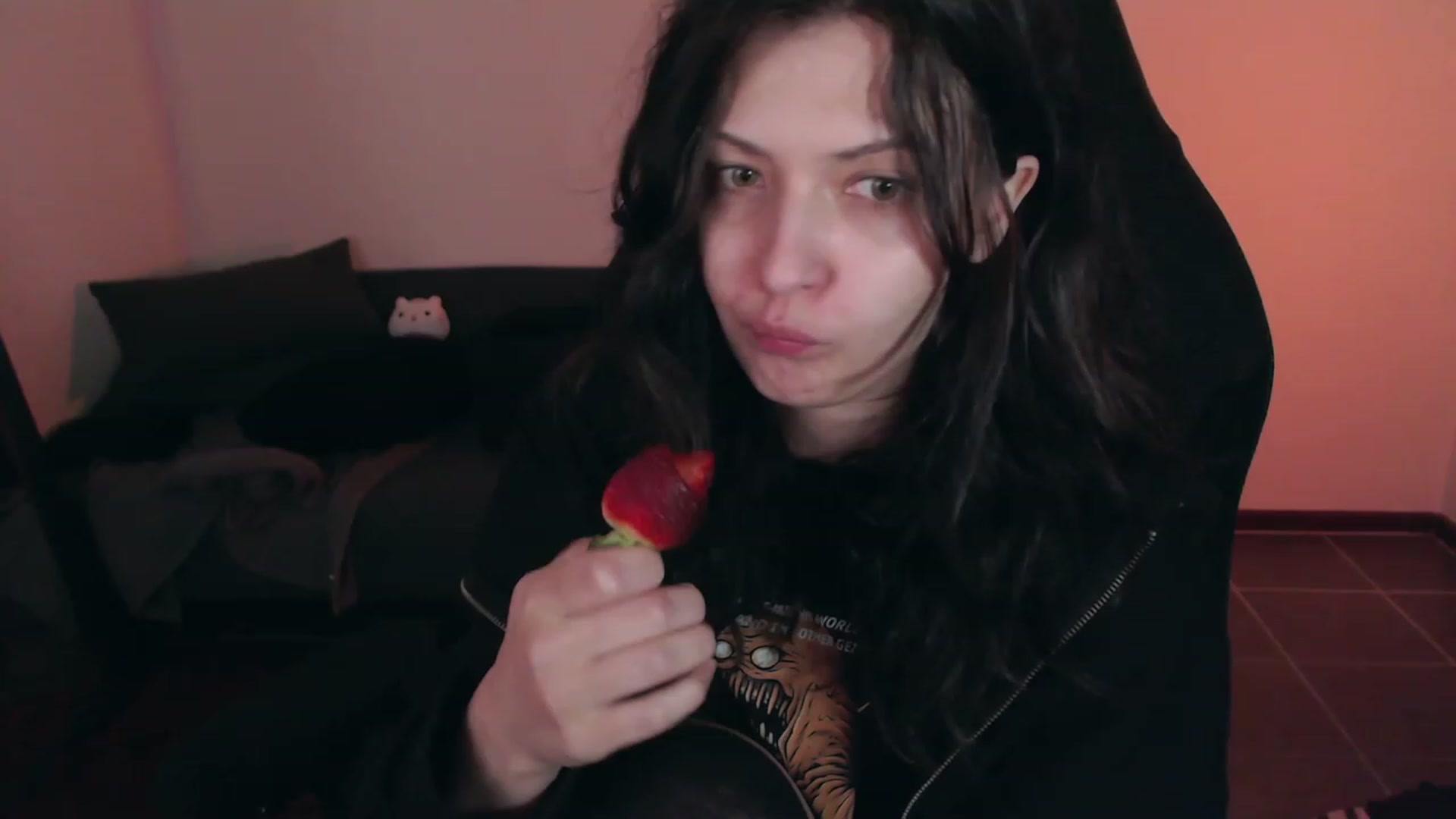 Gallery image thumbnail from RoomToAvoid's myfreecams stream on, 10/16/2023, 04:50 image 9 of 20