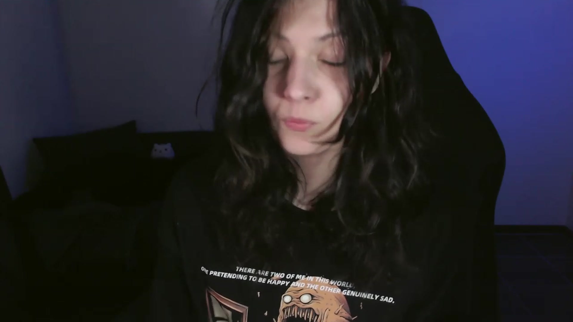 Gallery image thumbnail from RoomToAvoid's myfreecams stream on, 10/16/2023, 06:23 image 14 of 20