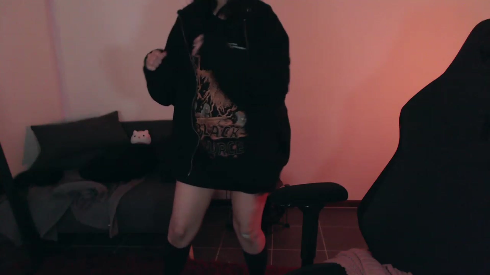 Gallery image thumbnail from RoomToAvoid's myfreecams stream on, 10/16/2023, 06:23 image 7 of 20